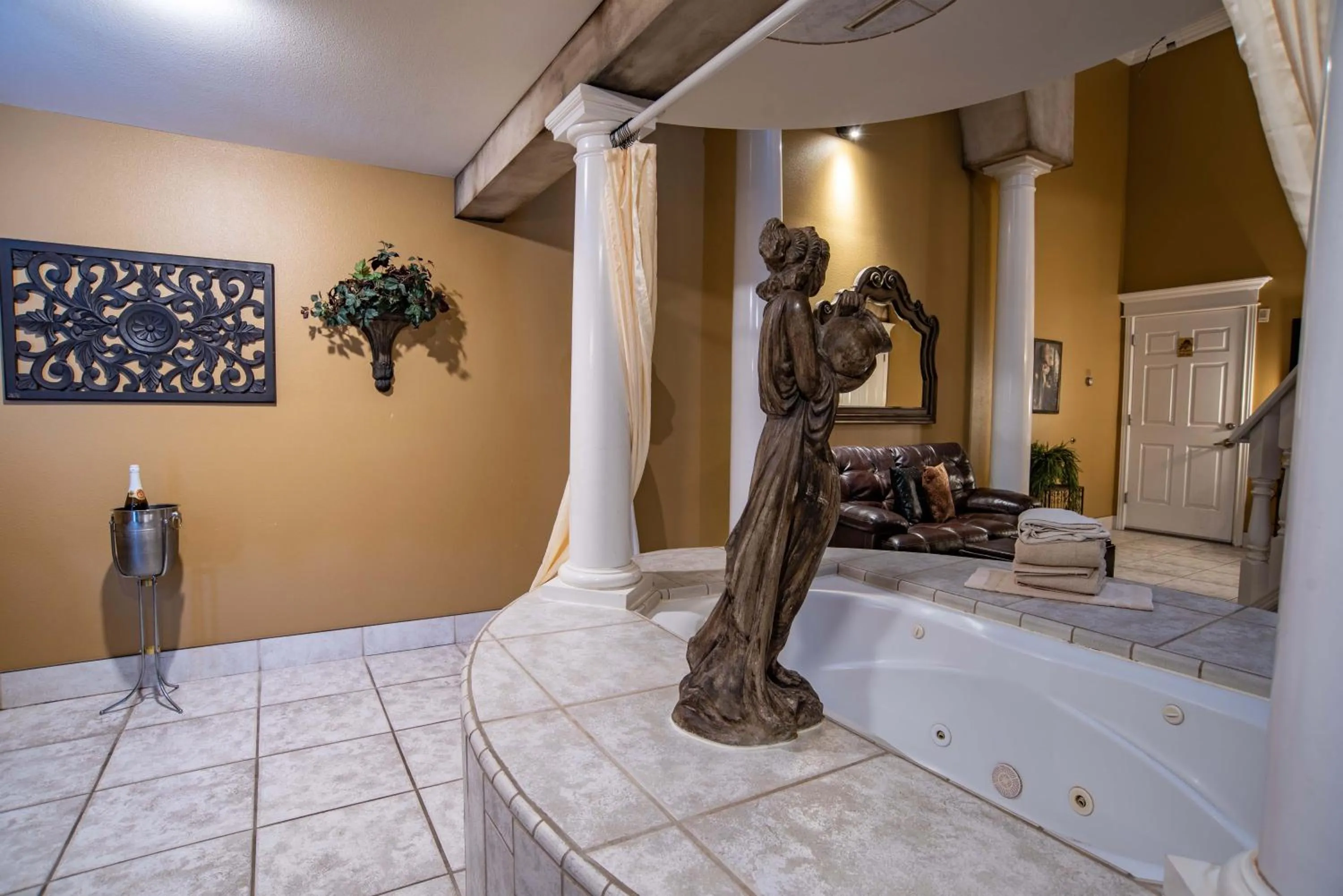 Bath in The Anniversary Inn - Boise