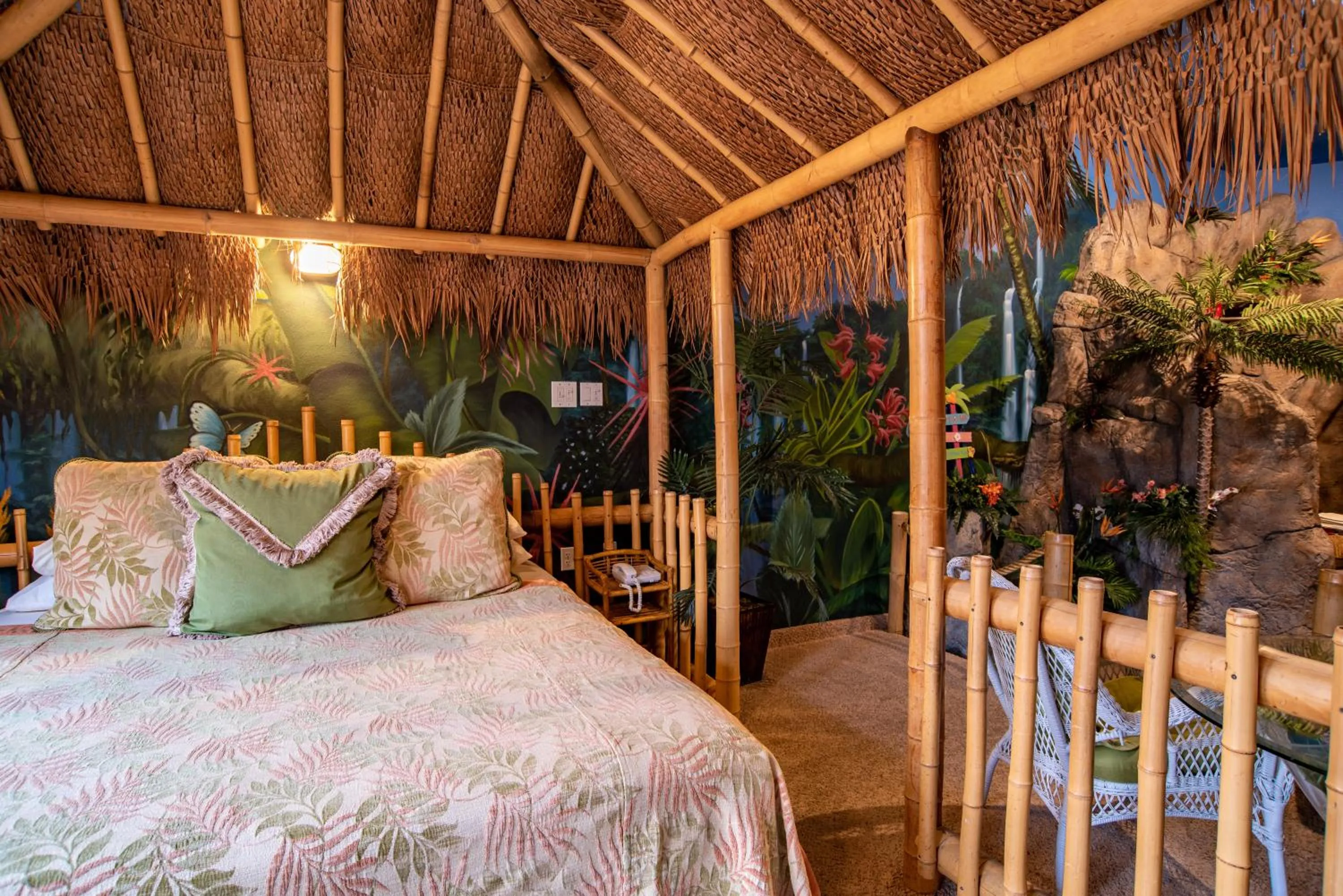 Bed in The Anniversary Inn - Boise