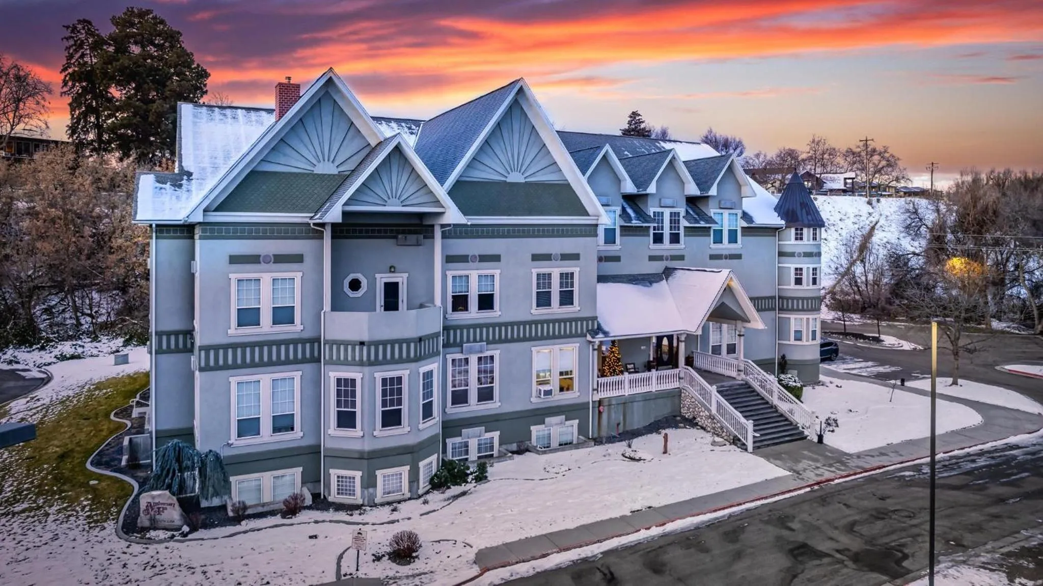 Property building in The Anniversary Inn - Boise