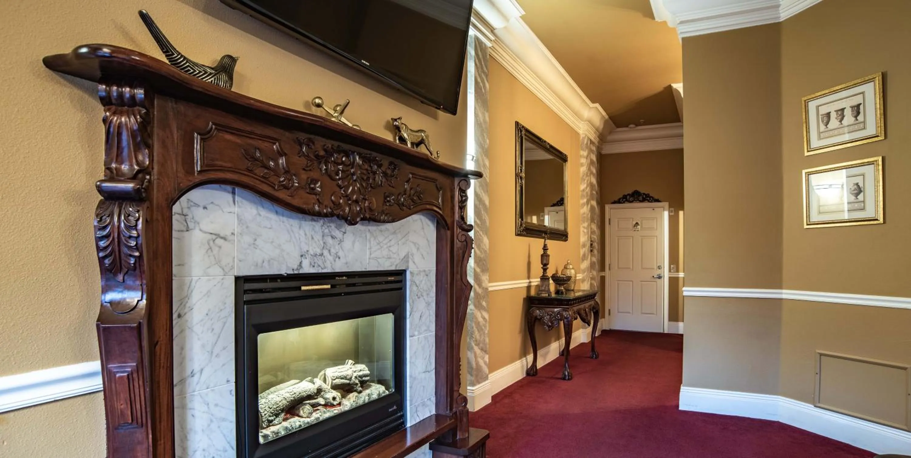 flat iron in The Anniversary Inn - Boise