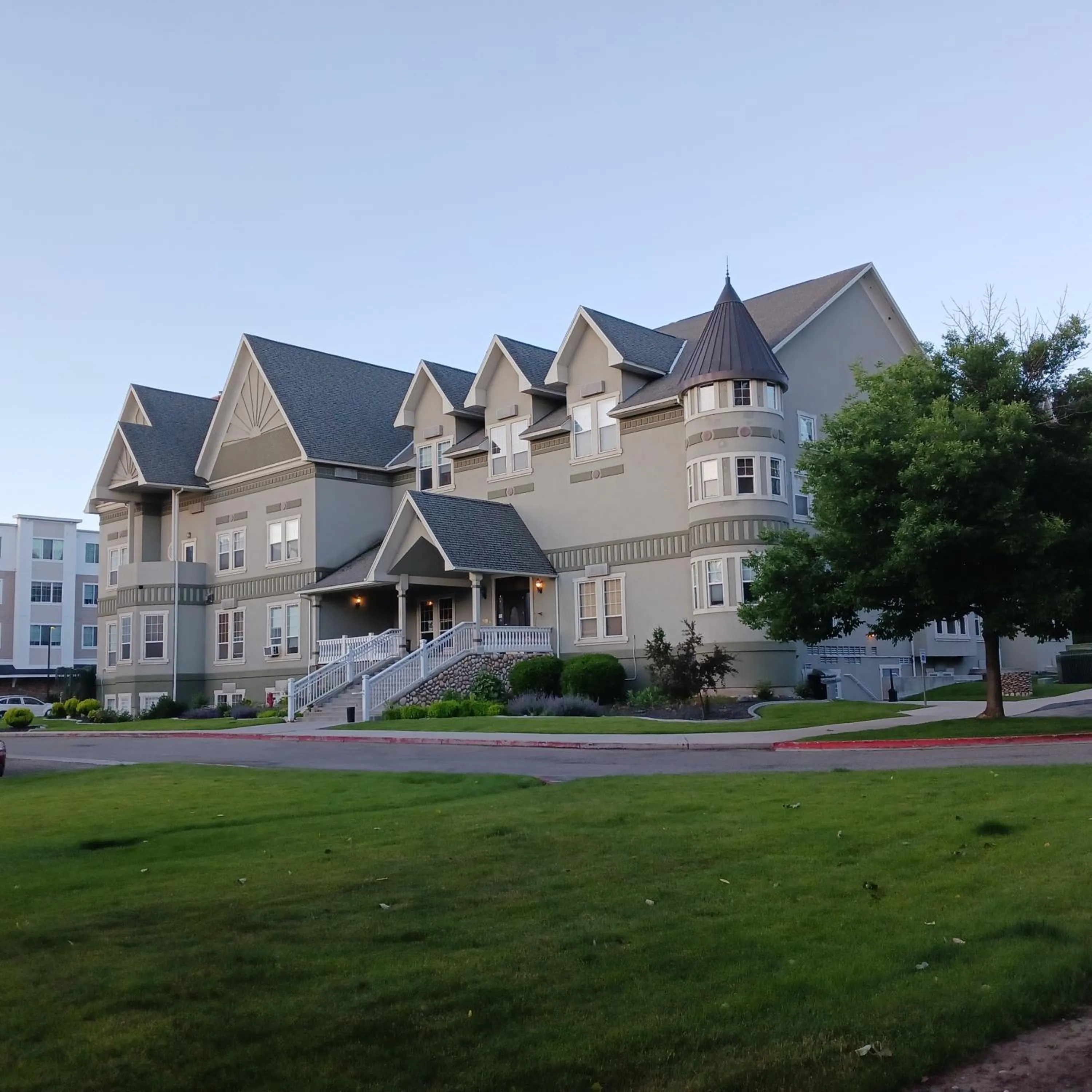 Property building in The Anniversary Inn - Boise