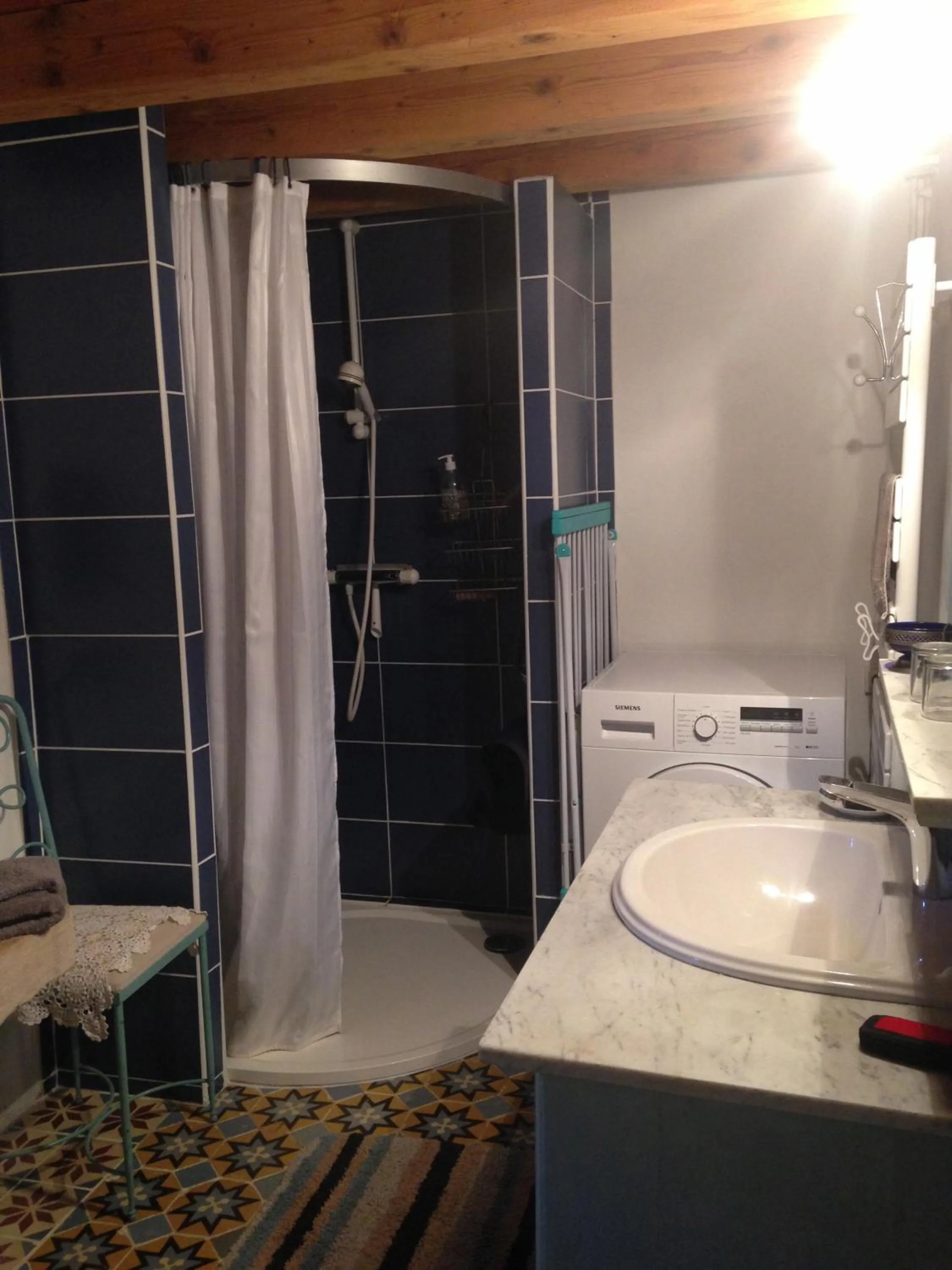 Shower in Marguerite's Ferme rustique