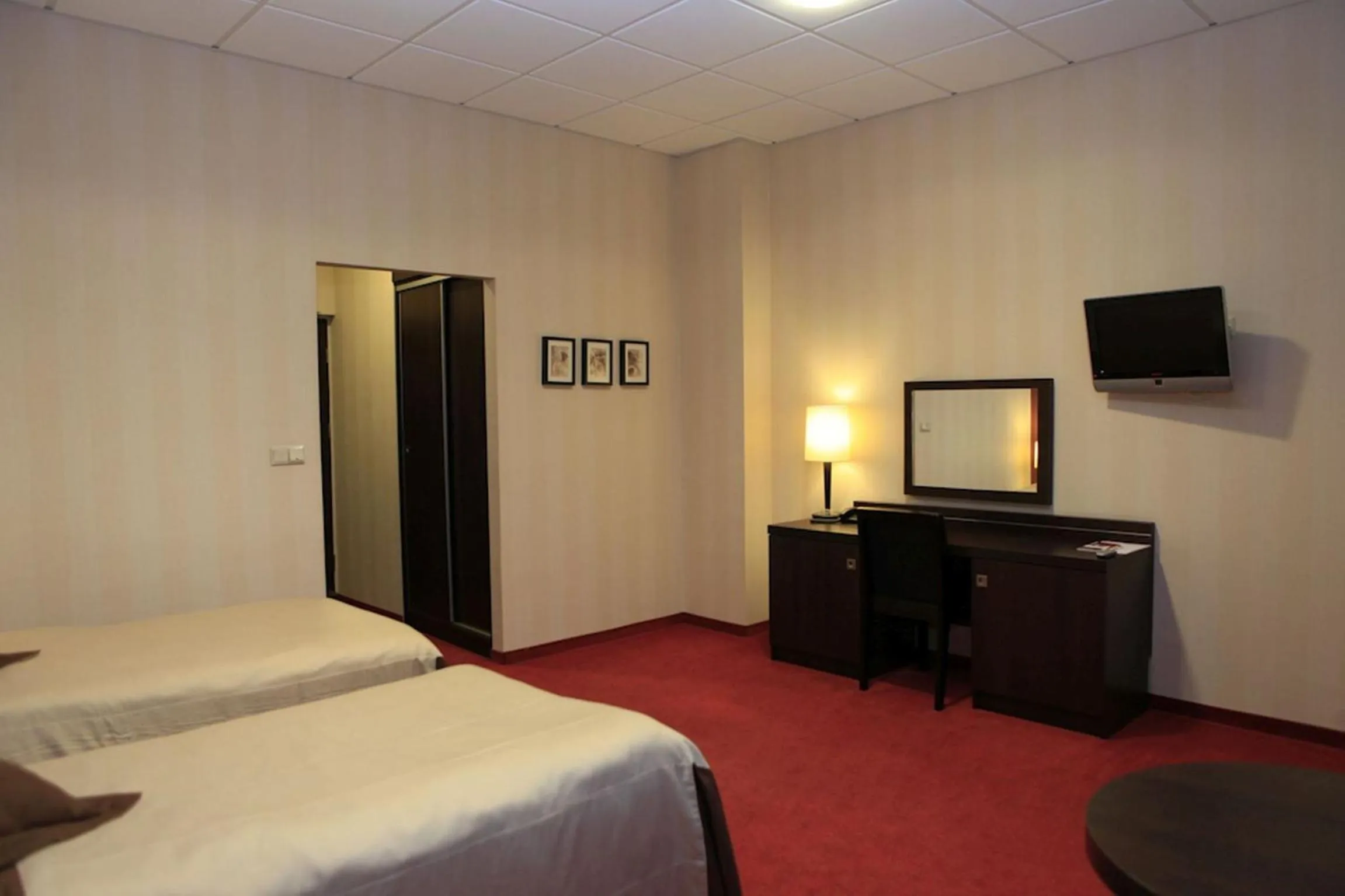 Photo of the whole room, Bed in Hotel Pik