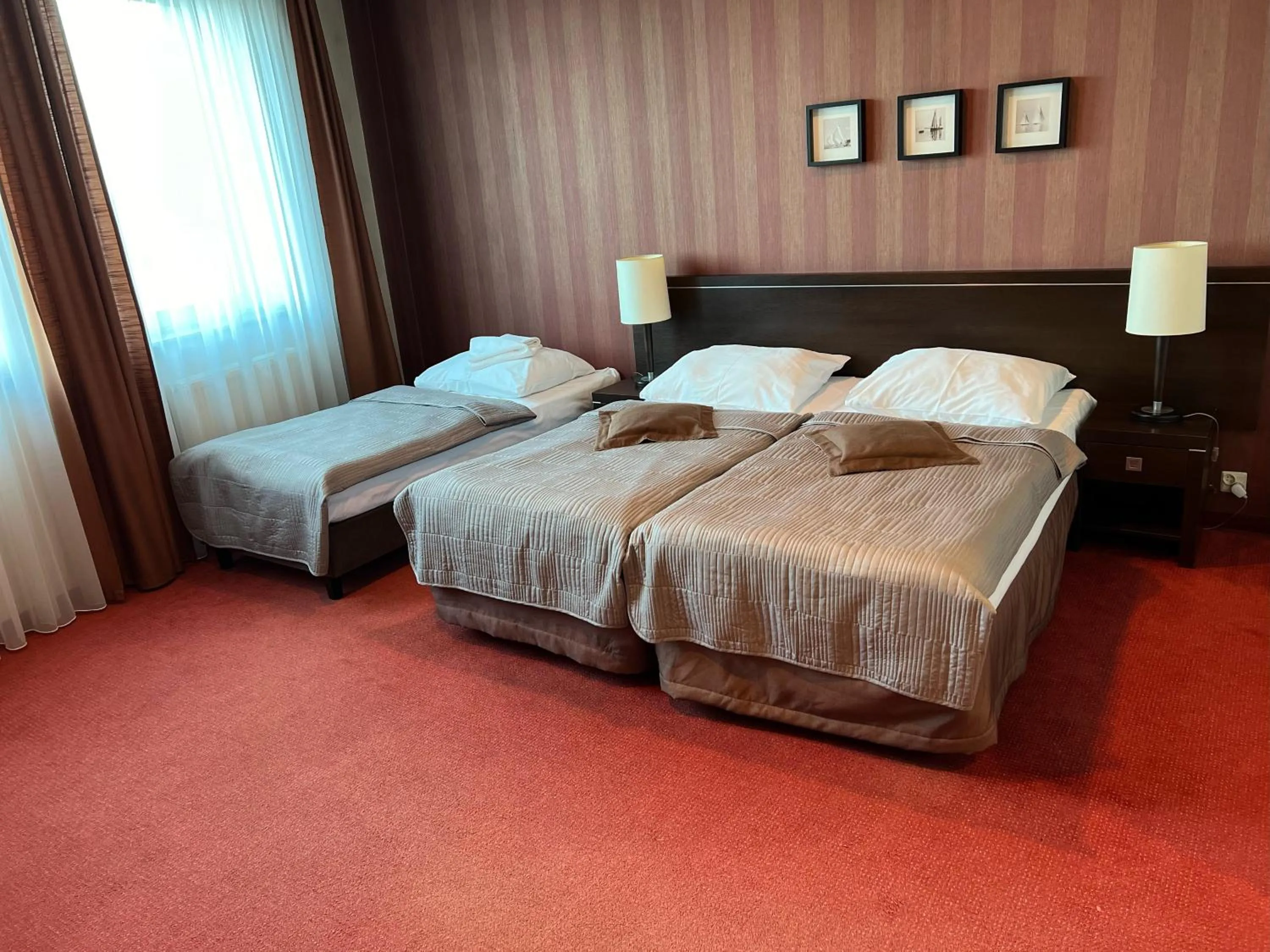 Photo of the whole room, Bed in Hotel Pik