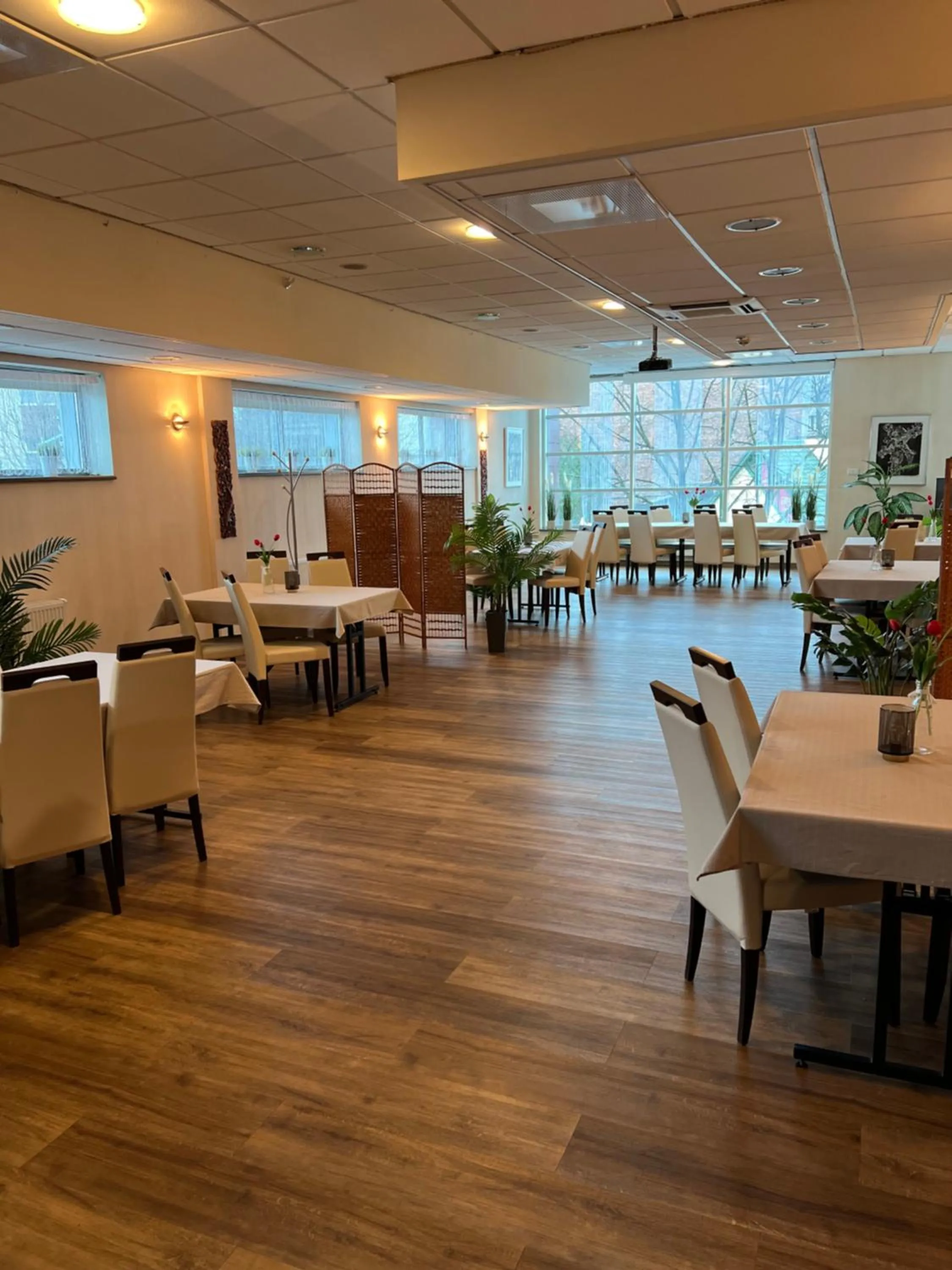 Restaurant/places to eat in Hotel Pik