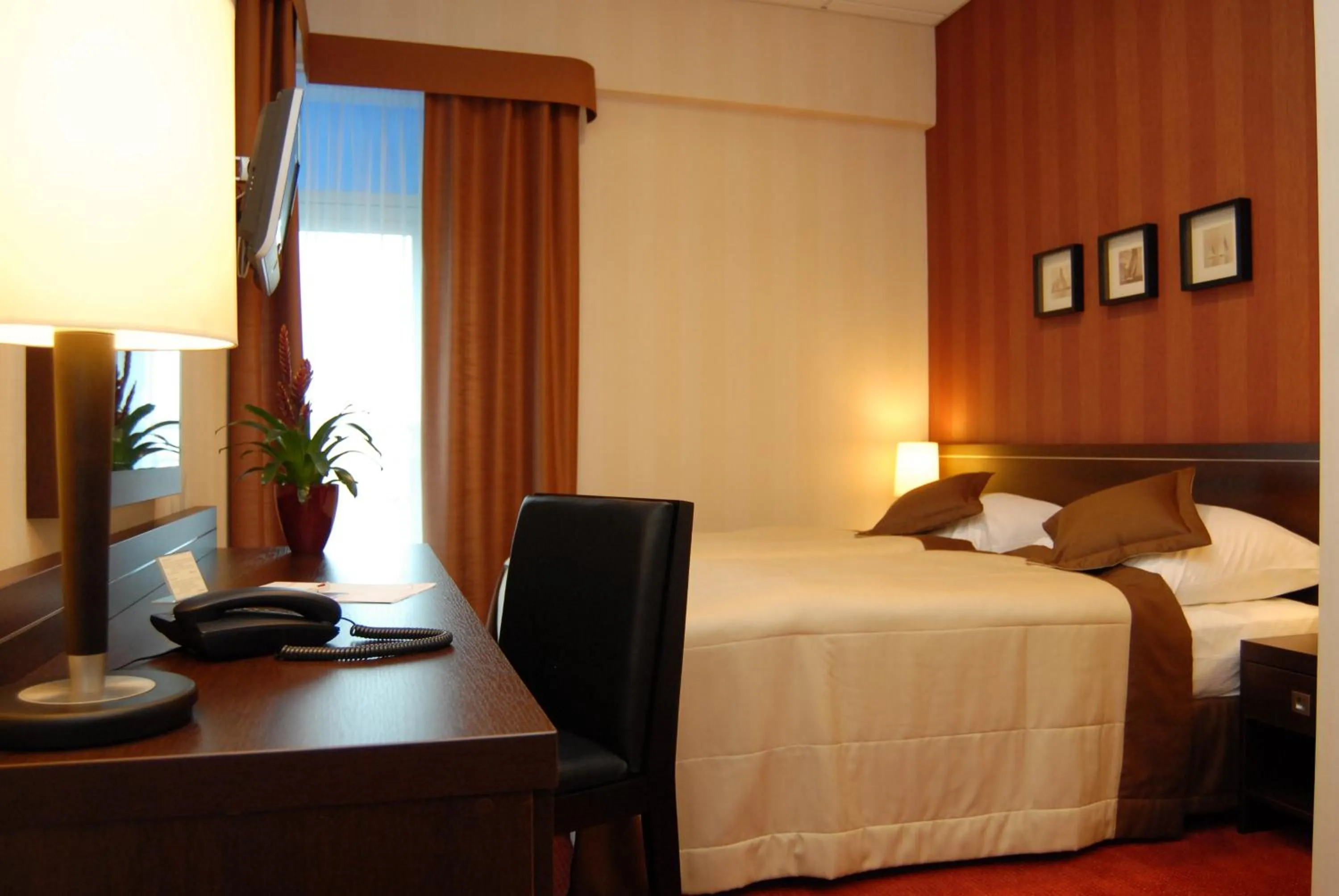 Photo of the whole room, Bed in Hotel Pik