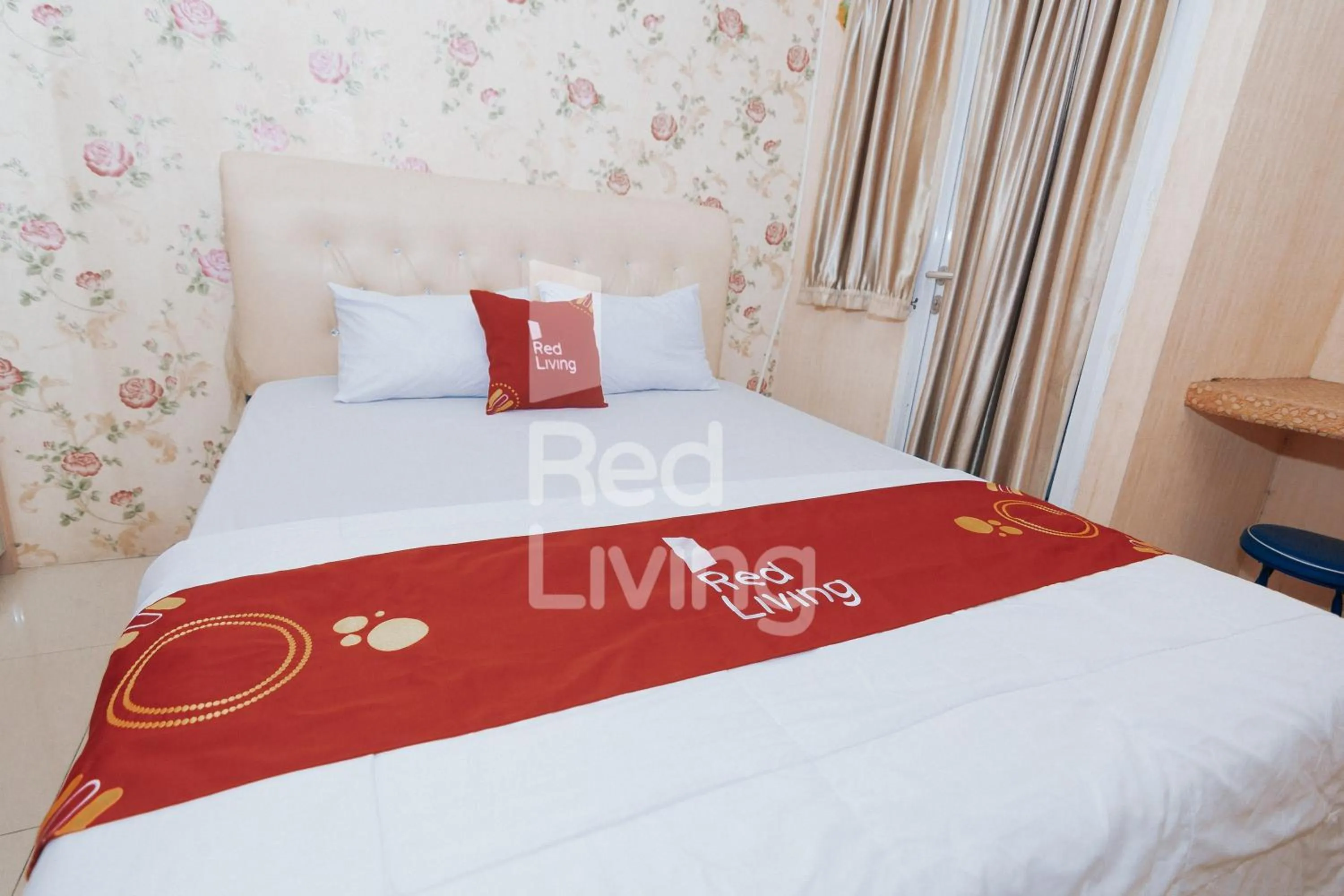 Bed in Redliving Apartemen Grand Sentraland - AT Properti Tower Pink