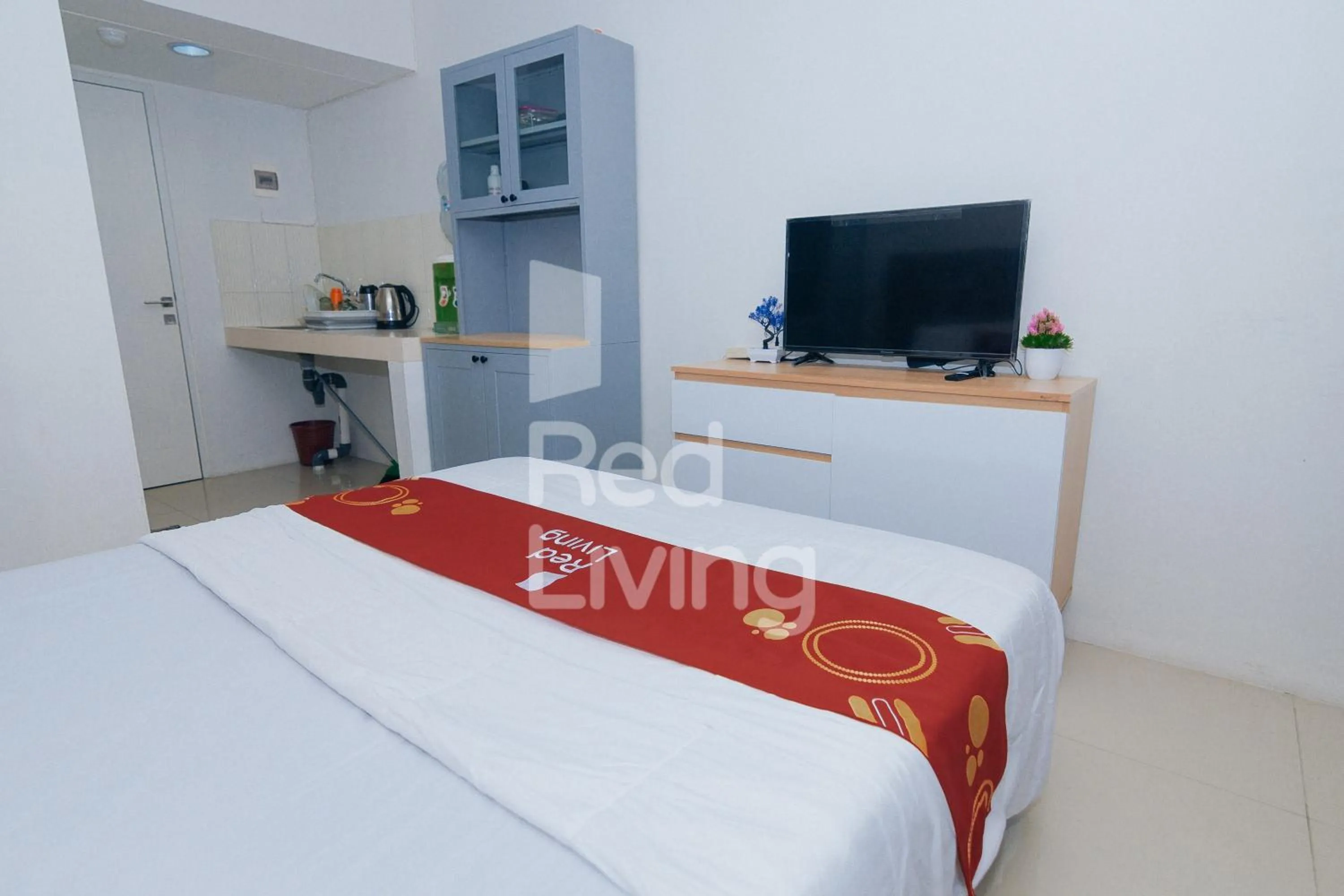 Bed in Redliving Apartemen Grand Sentraland - AT Properti Tower Pink
