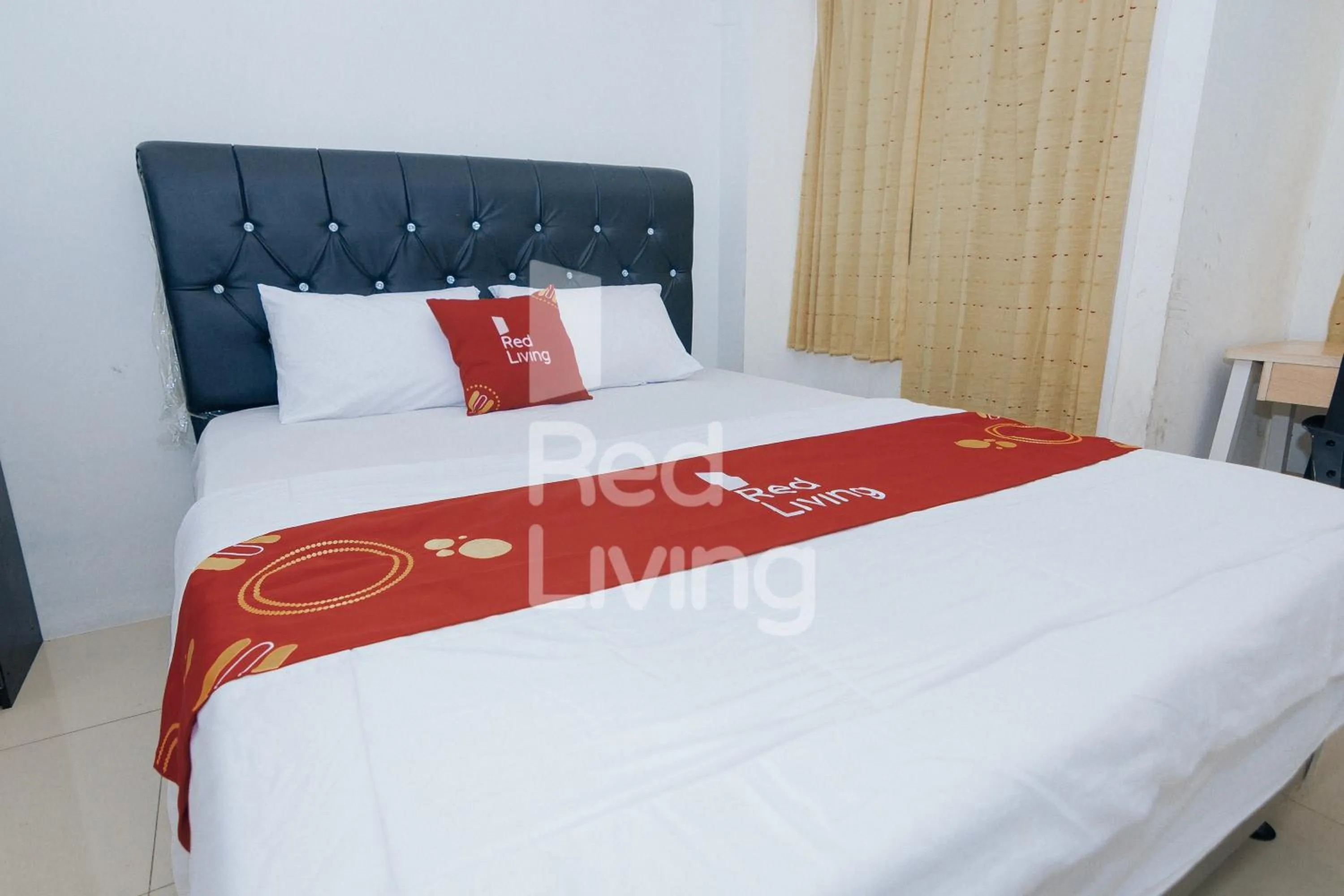Bed in Redliving Apartemen Grand Sentraland - AT Properti Tower Pink