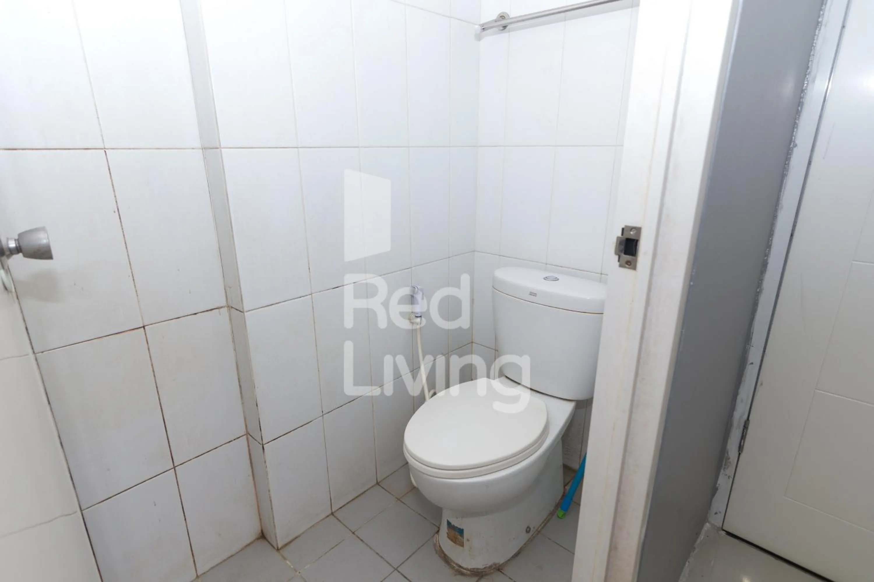 Bathroom in Redliving Apartemen Grand Sentraland - AT Properti Tower Pink