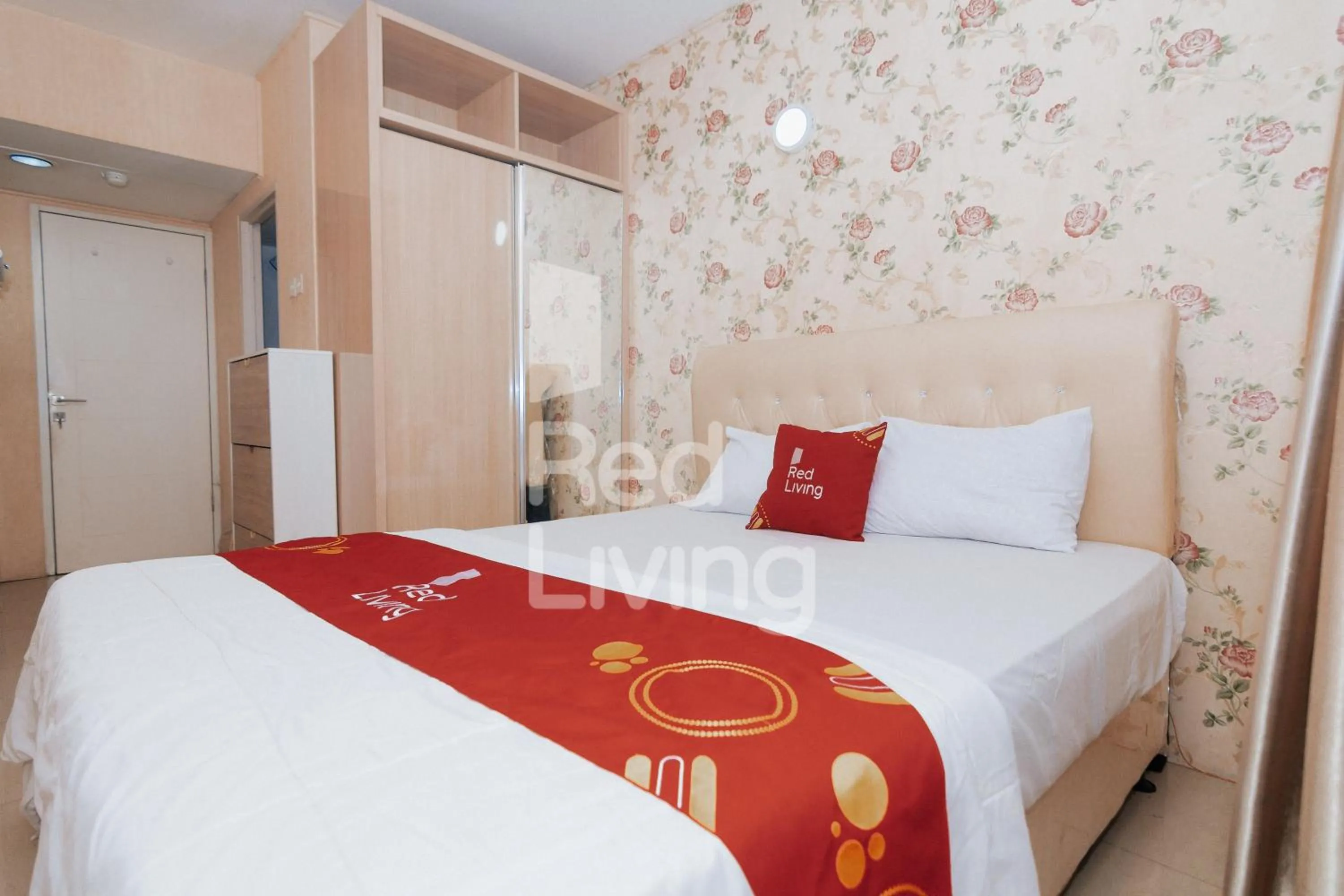 Bed in Redliving Apartemen Grand Sentraland - AT Properti Tower Pink