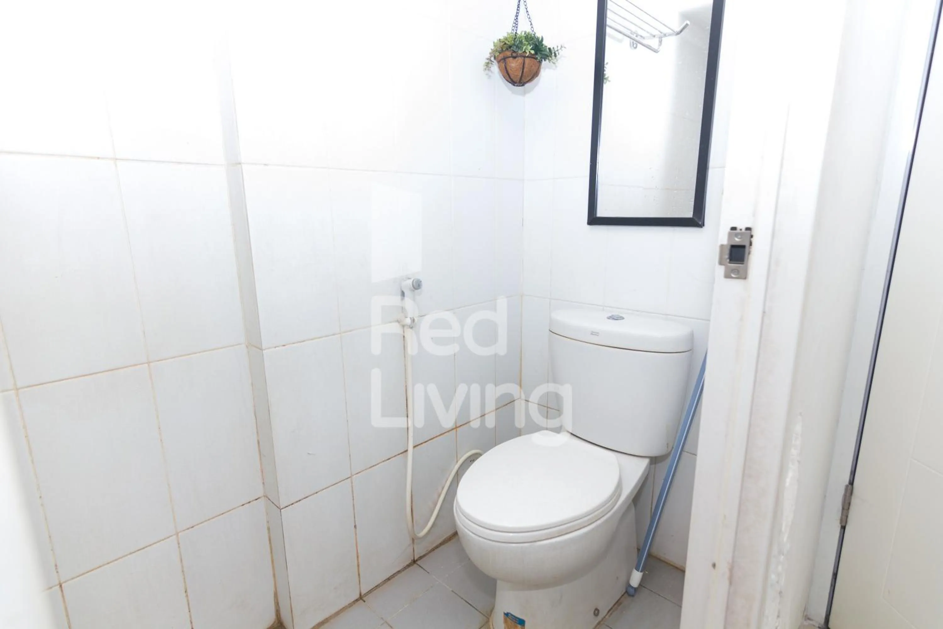 Bathroom in Redliving Apartemen Grand Sentraland - AT Properti Tower Pink