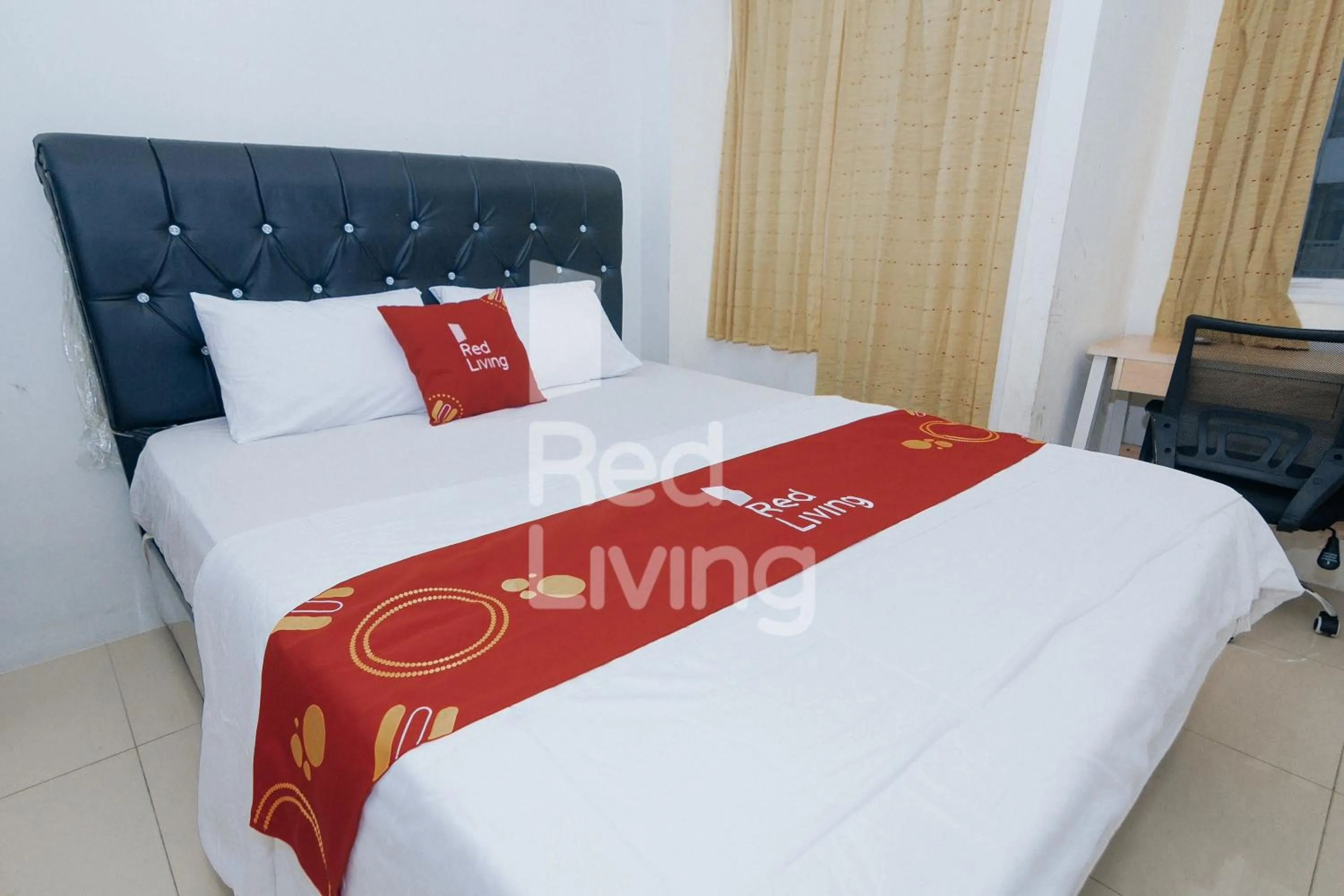 Bed in Redliving Apartemen Grand Sentraland - AT Properti Tower Pink