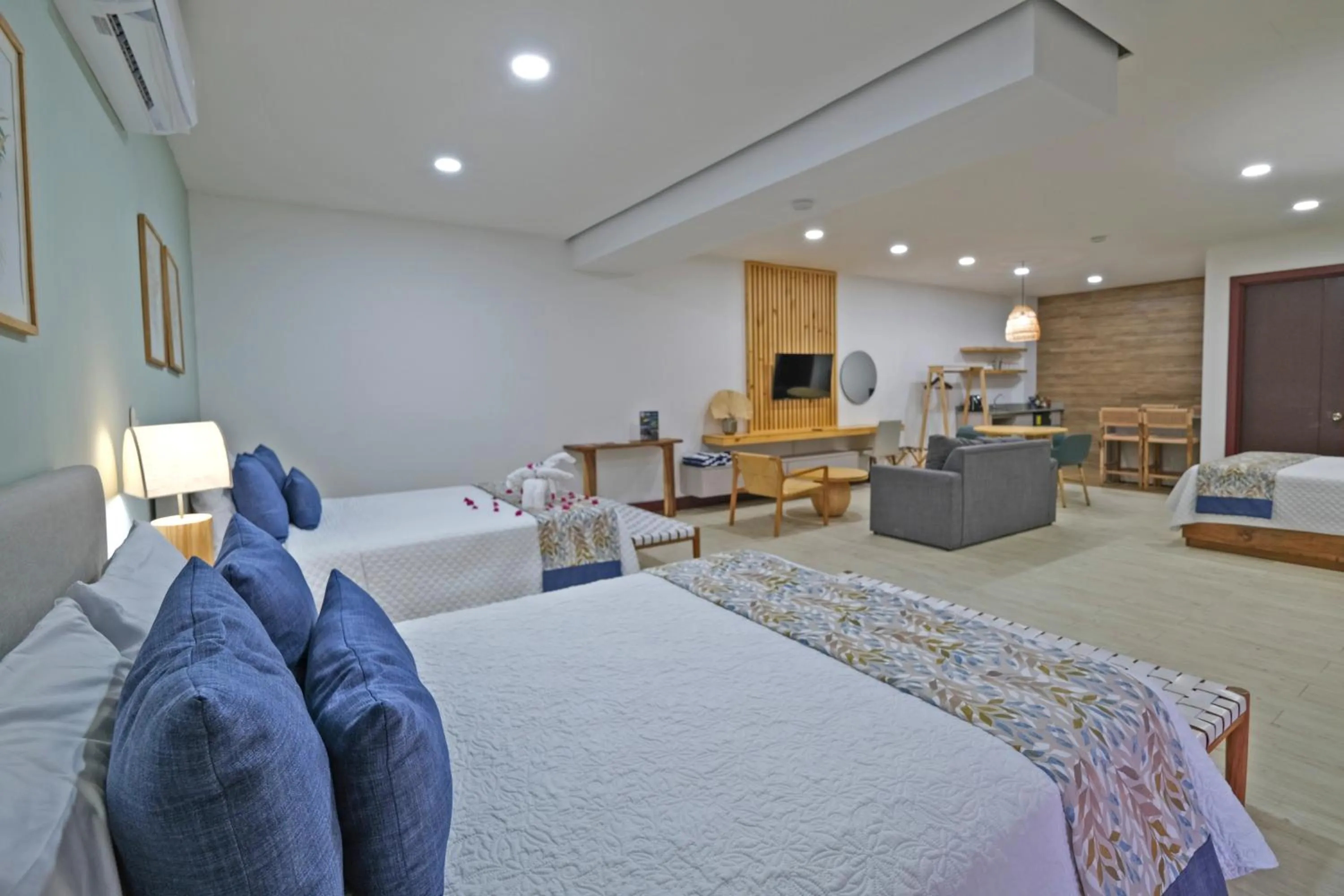 Property building, Bed in Paradise Bay Hotel Boutique