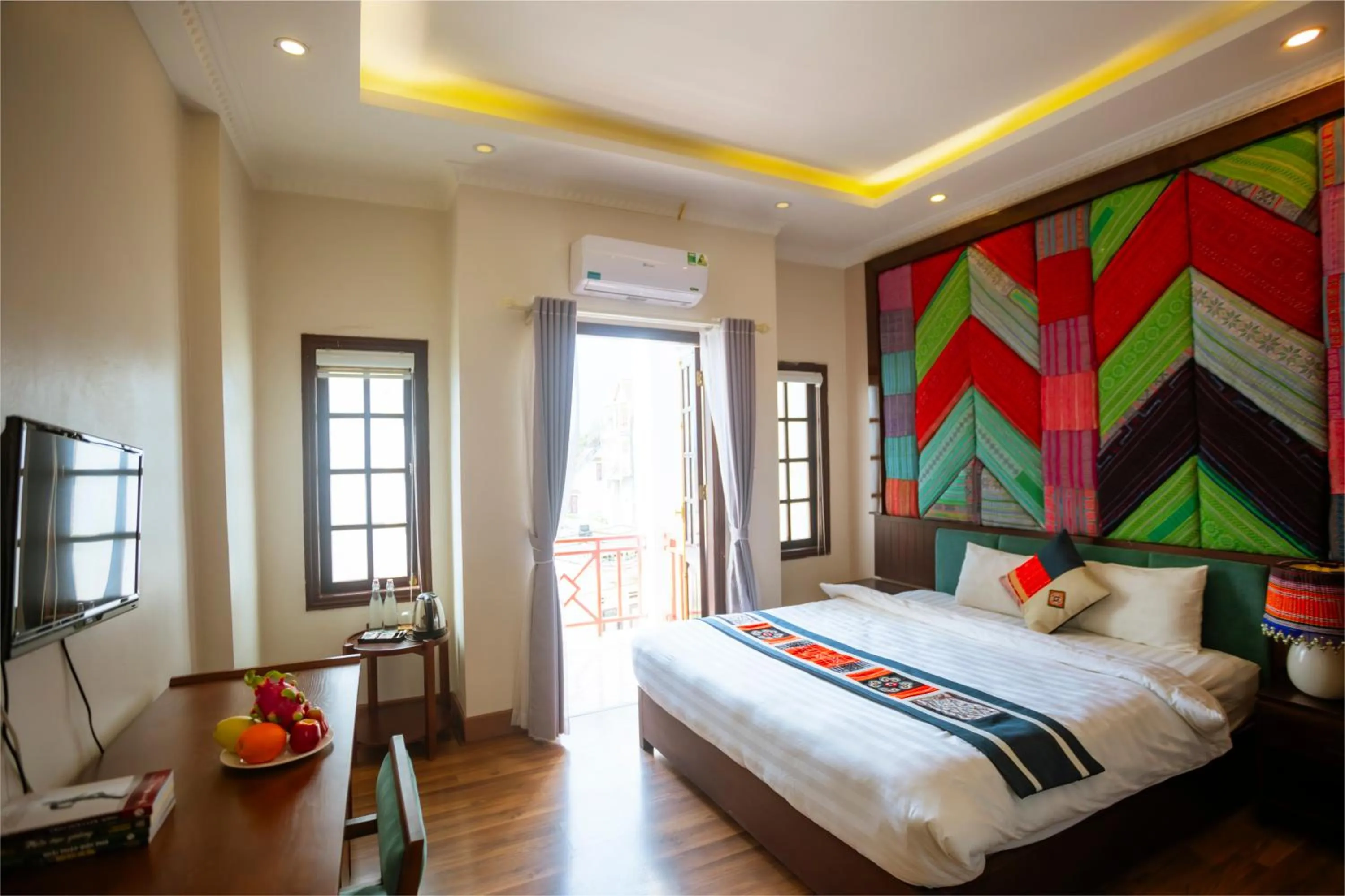 Communal lounge/ TV room, Bed in Le Boutique Sapa Hotel