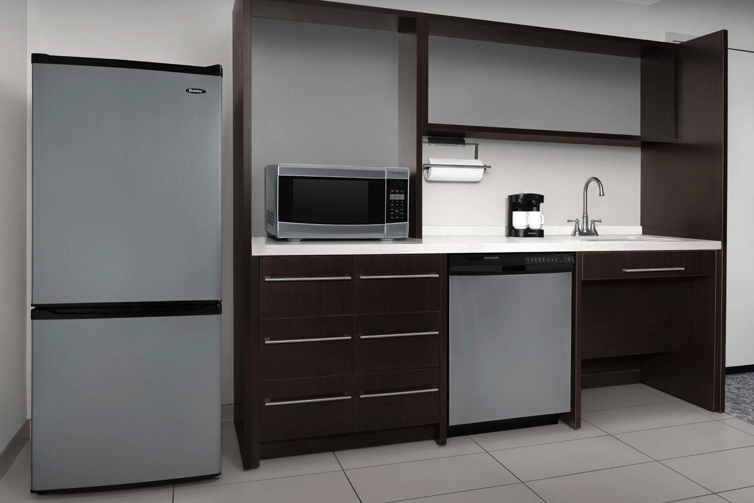 Kitchen or kitchenette in Home2 Suites by Hilton Greensboro Airport, NC