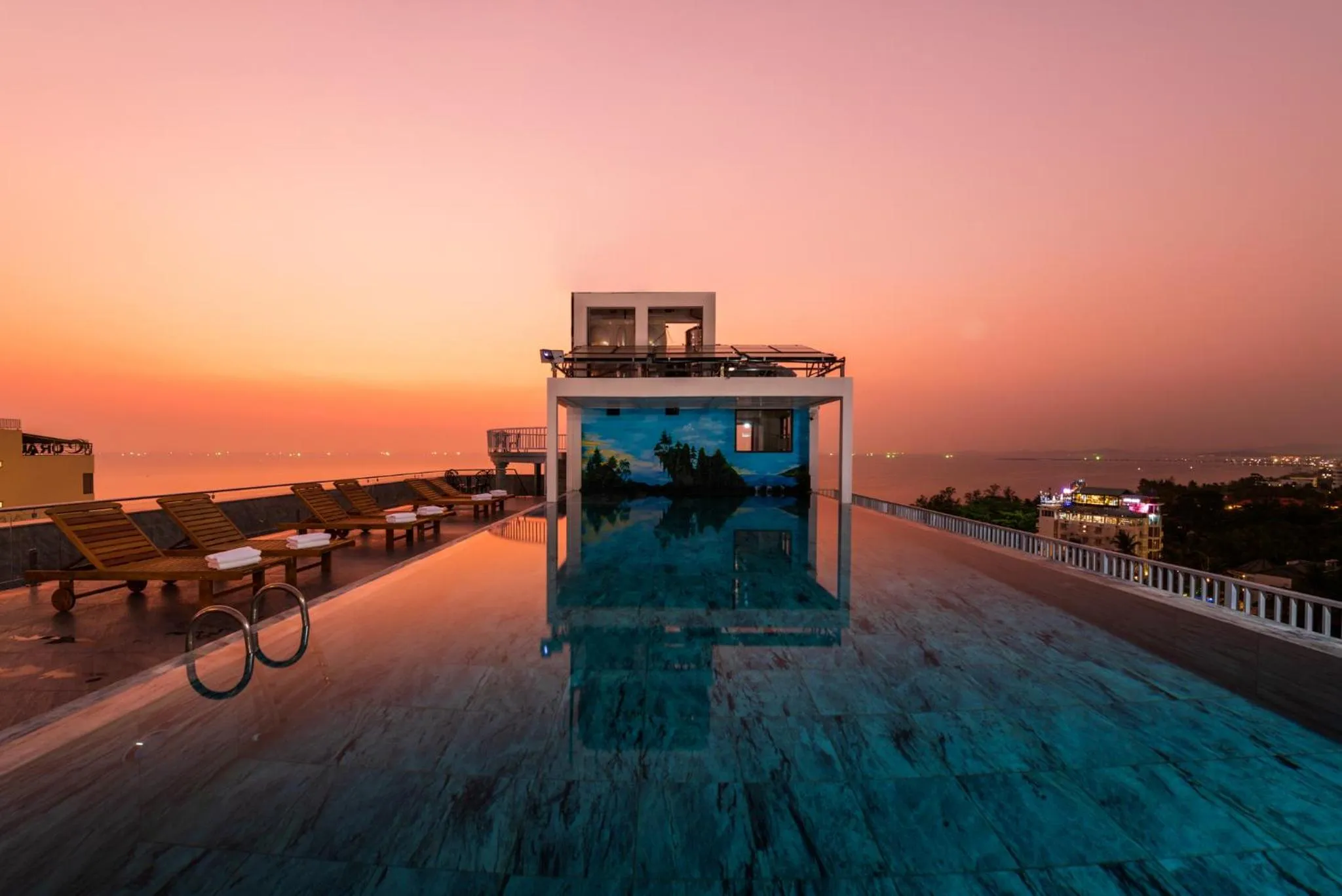 Swimming pool in Aquasun Hotel Phu Quoc