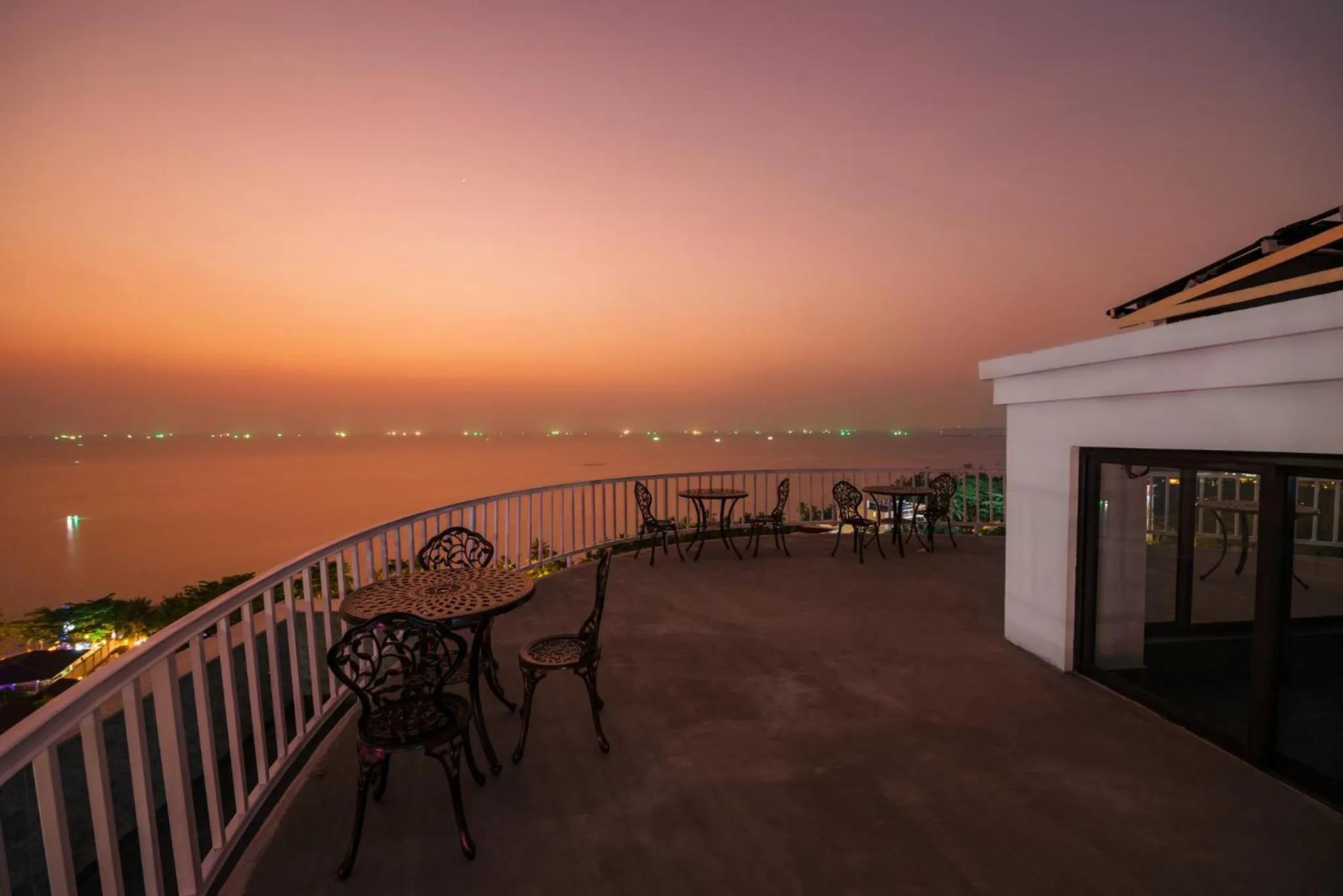 Swimming pool in Aquasun Hotel Phu Quoc
