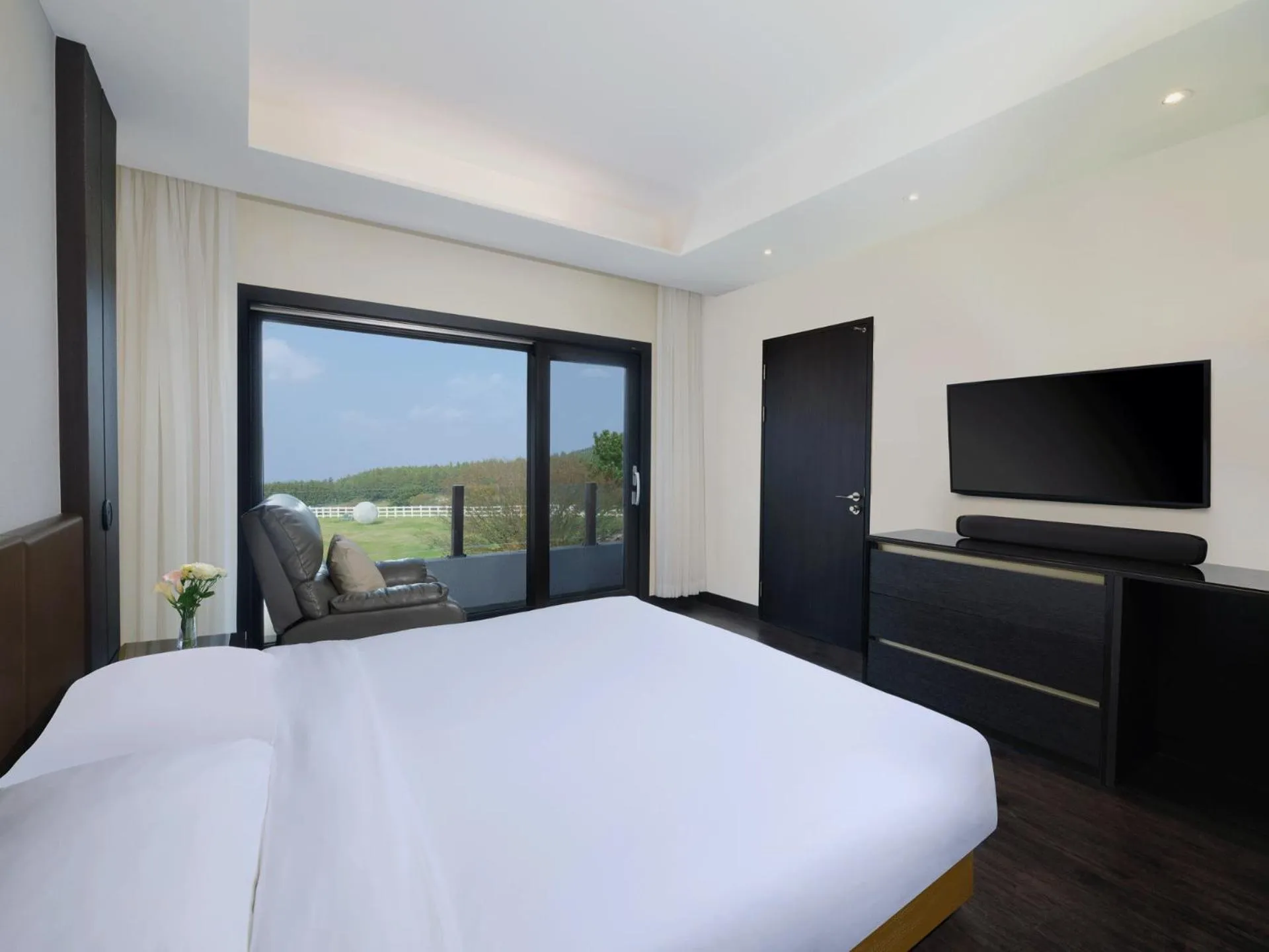 Bed in Amber Pure Hill Hotels & Resorts Jeju