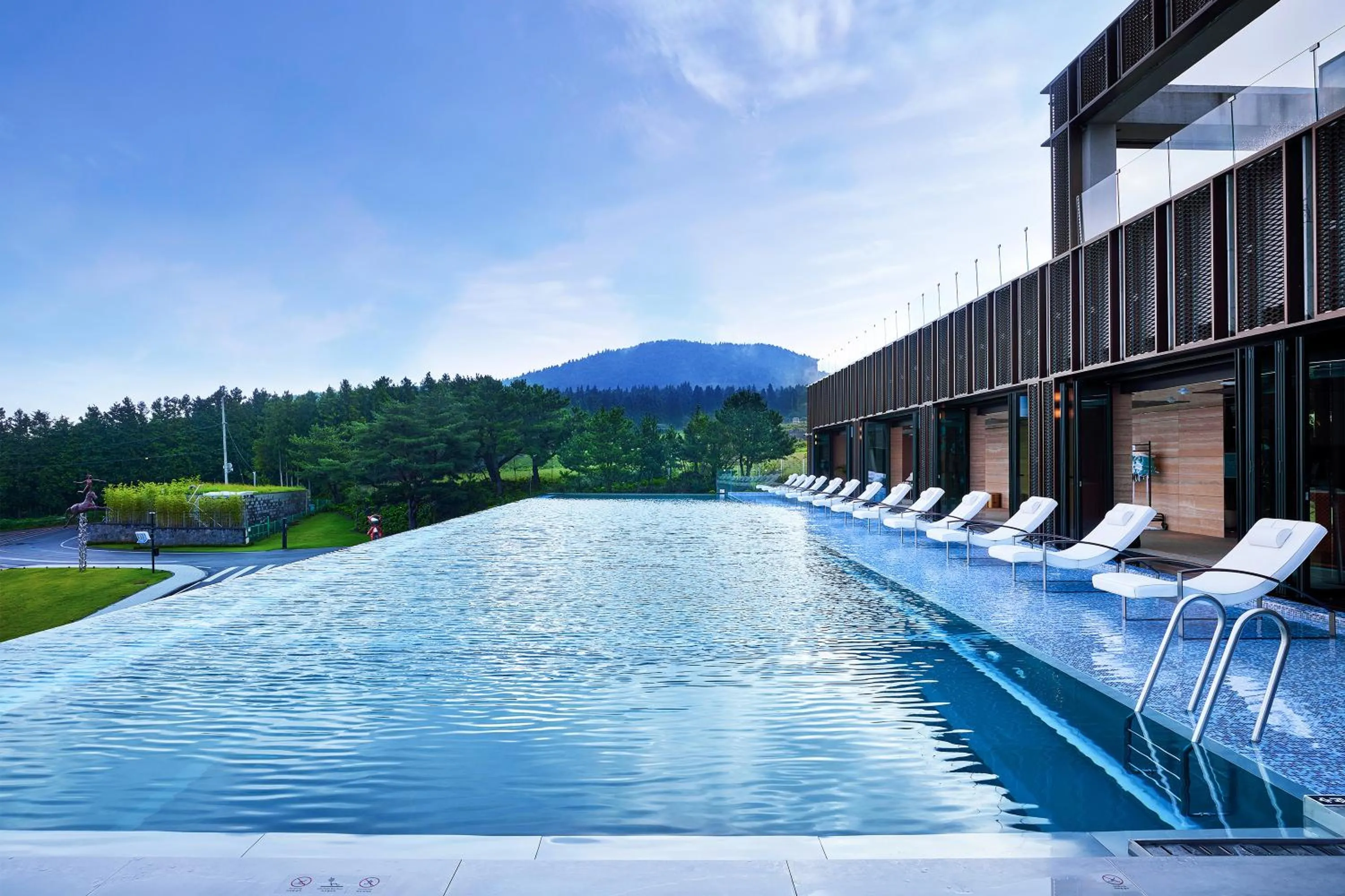 Swimming pool in Amber Pure Hill Hotels & Resorts Jeju