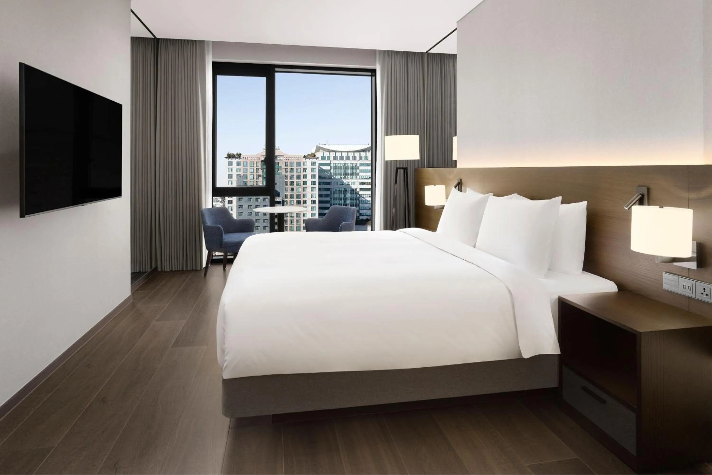 Photo of the whole room, Bed in Four Points by Sheraton Suwon