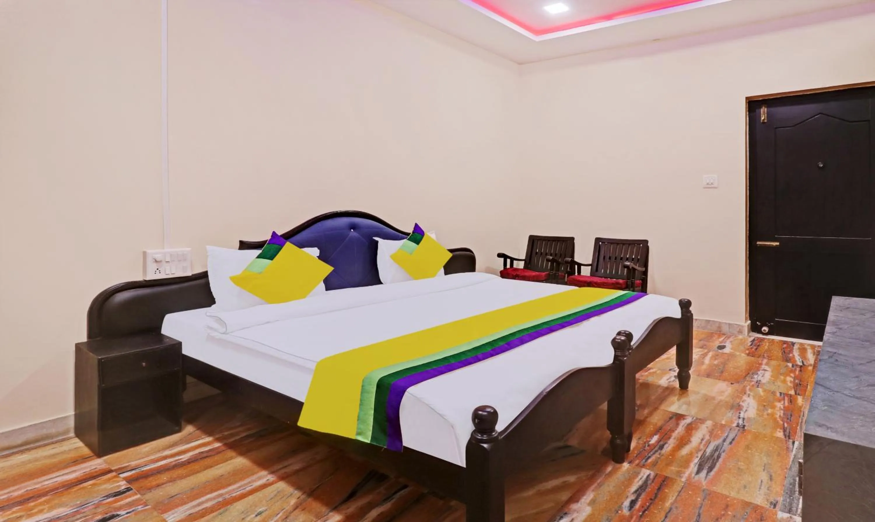 Bedroom, Bed in Itsy Hotels Hill Town, 500 Mtrs From Madikeri Fort