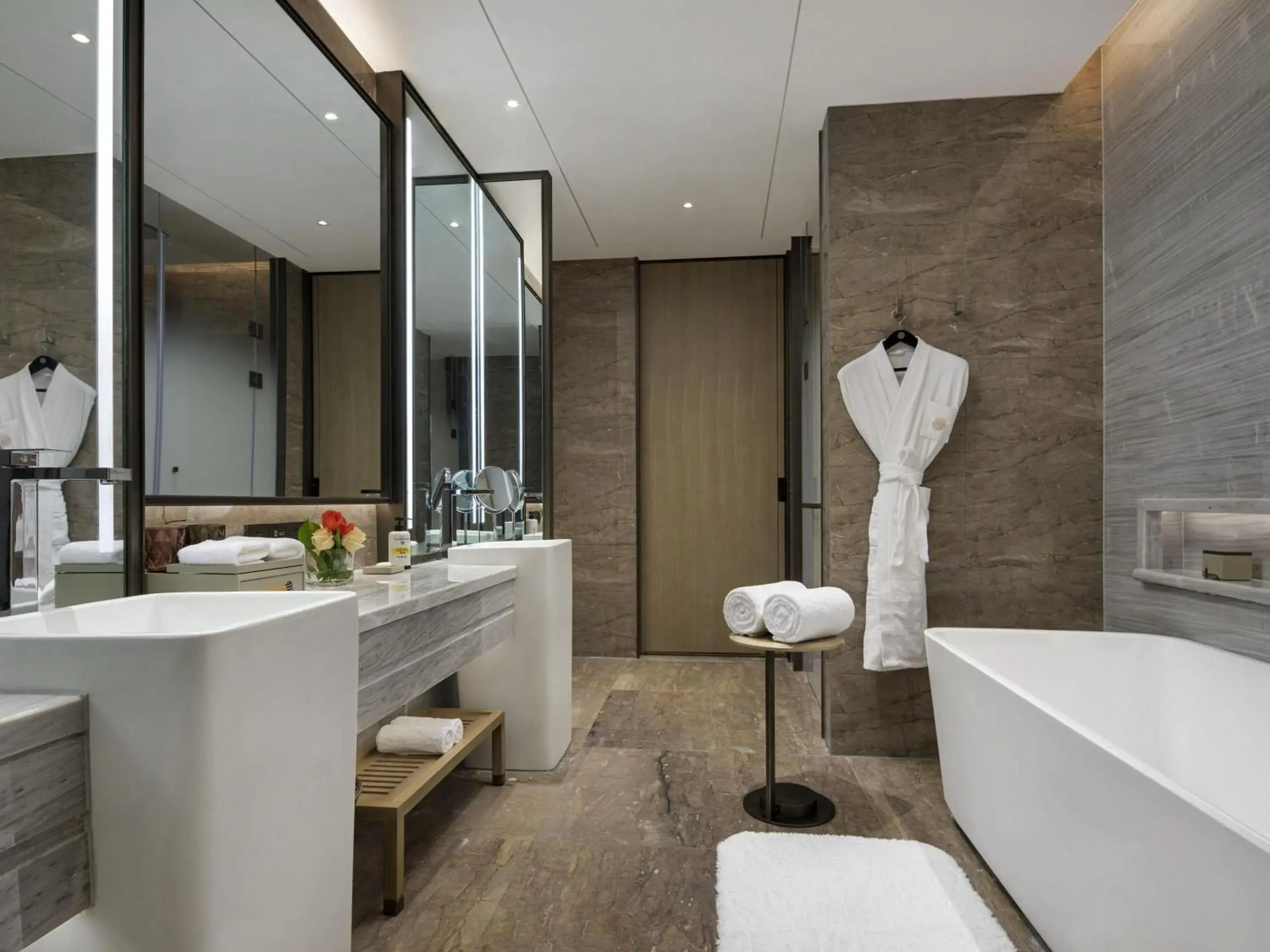 Executive King Suite with Lounge Access and High Floor in Pullman Huai'an Executive King Suite with Lounge Access and High Floor in Pullman Huai'an