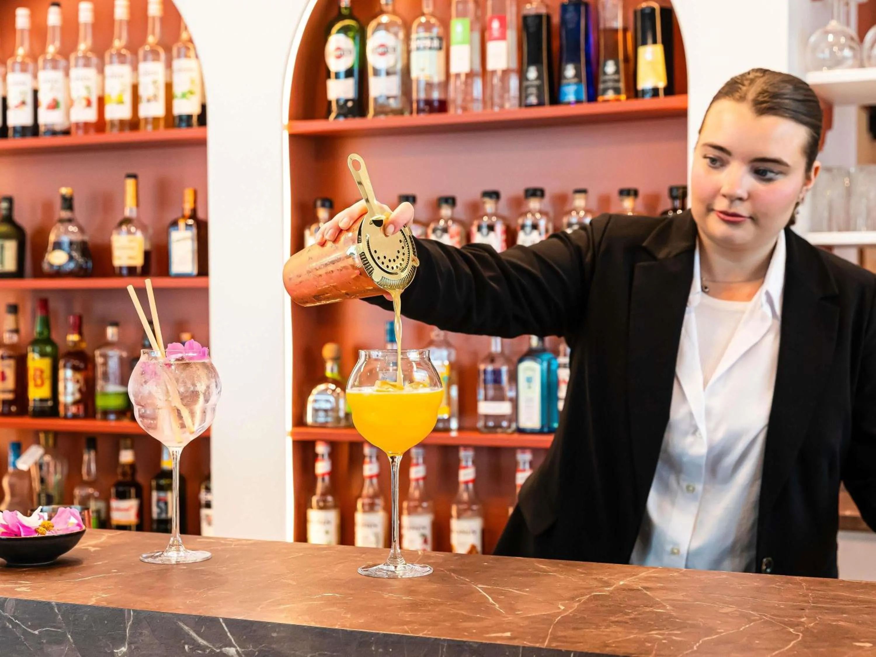 Lounge or bar in Mercure Dunkerque Centre Gare