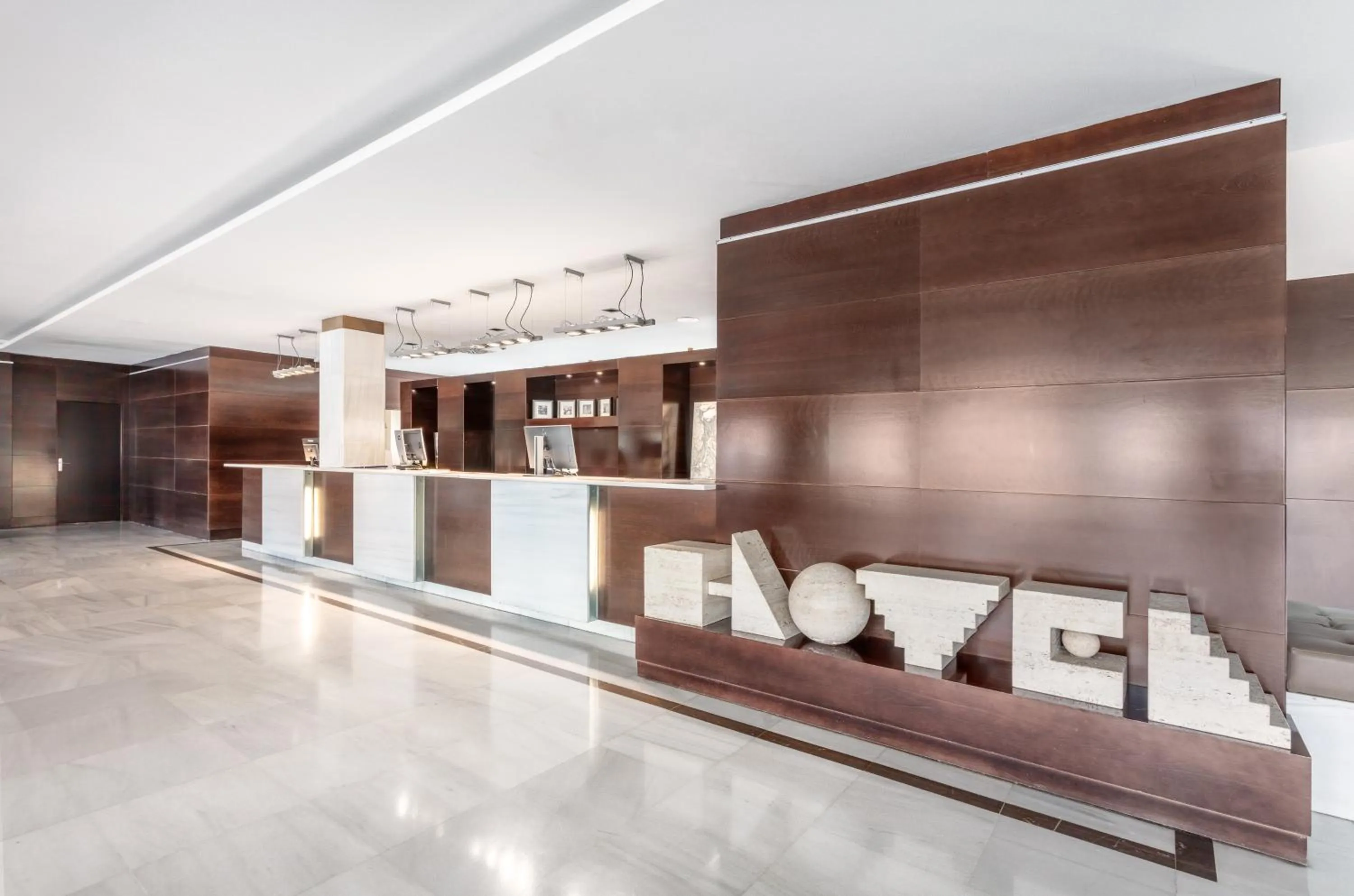 Lobby or reception in Eurostars Toledo