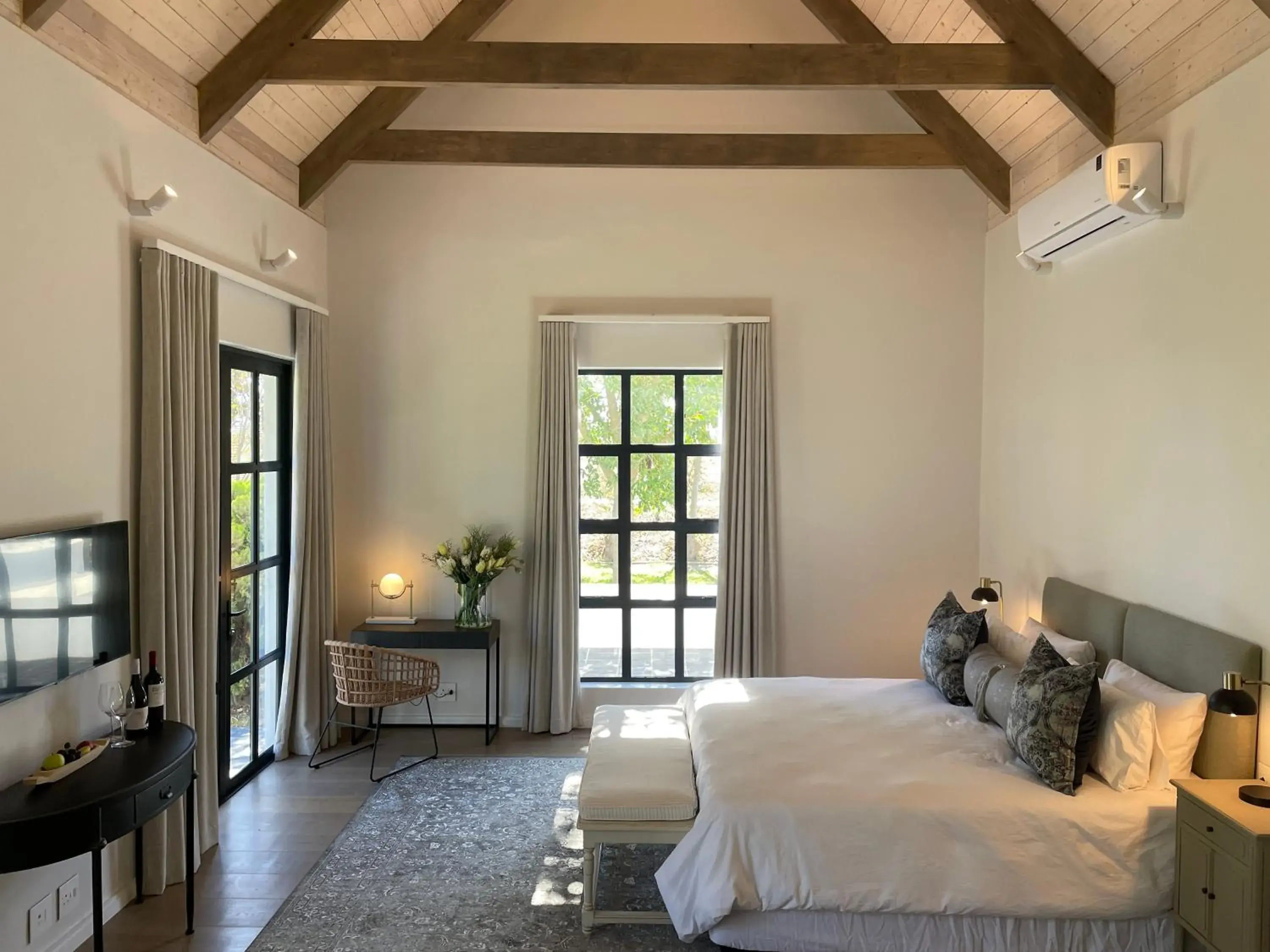Deluxe Double or Twin Room with Spa Bath - single occupancy in Vergenoegd Löw Boutique Hotel & Spa Deluxe Double or Twin Room with Spa Bath - single occupancy in Vergenoegd Löw Boutique Hotel & Spa