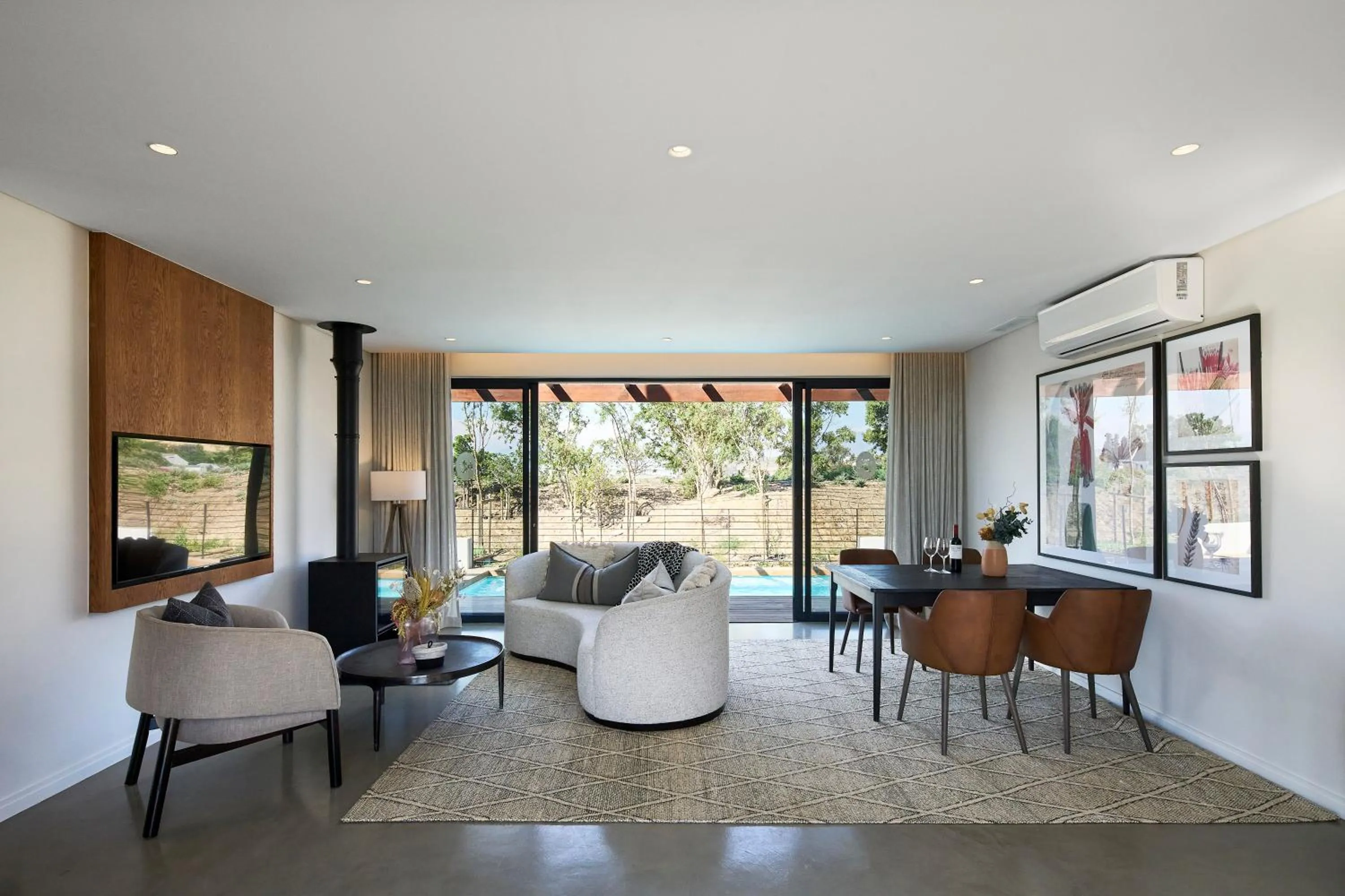 TV and multimedia in Vergenoegd Löw Boutique Hotel & Spa