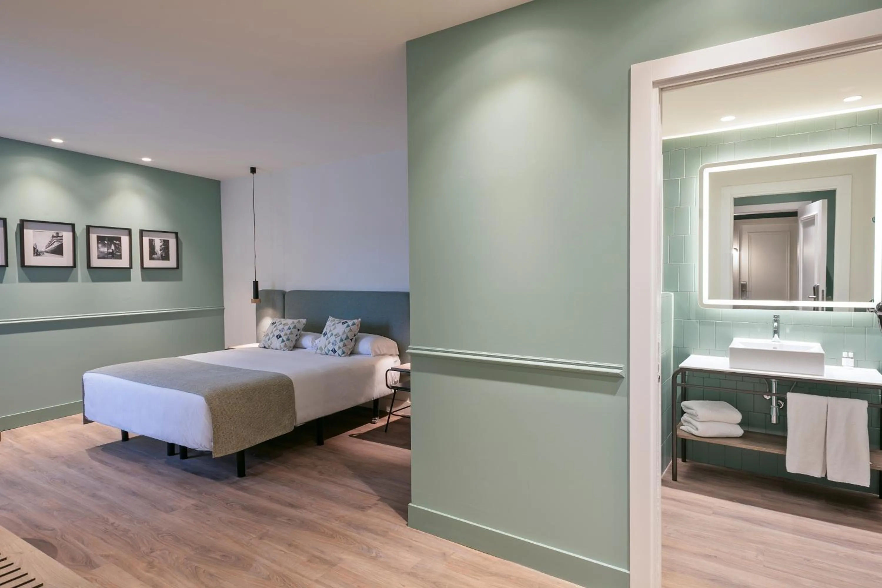 Bedroom, Bed in Hotel Via Augusta