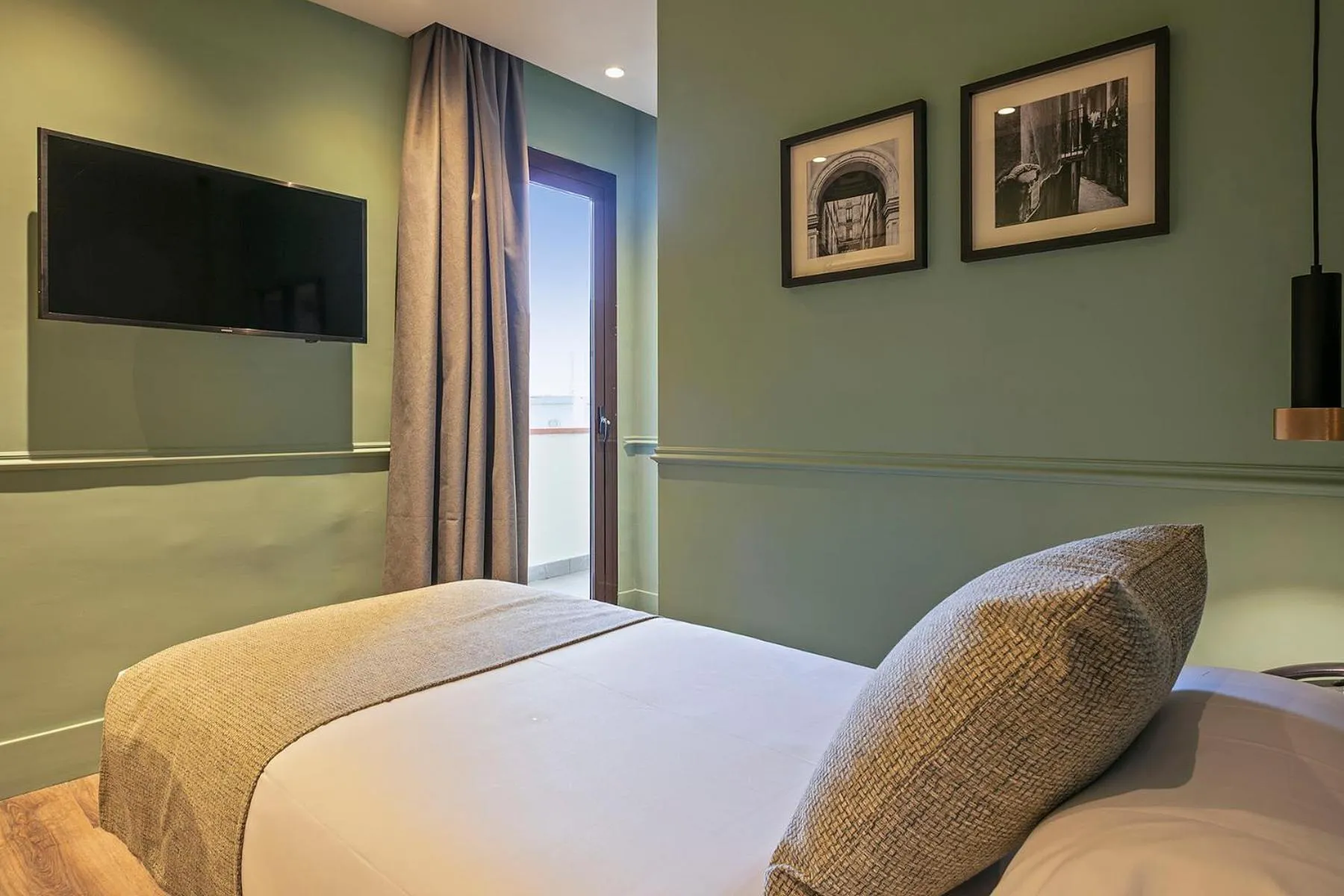 Bed in Hotel Via Augusta