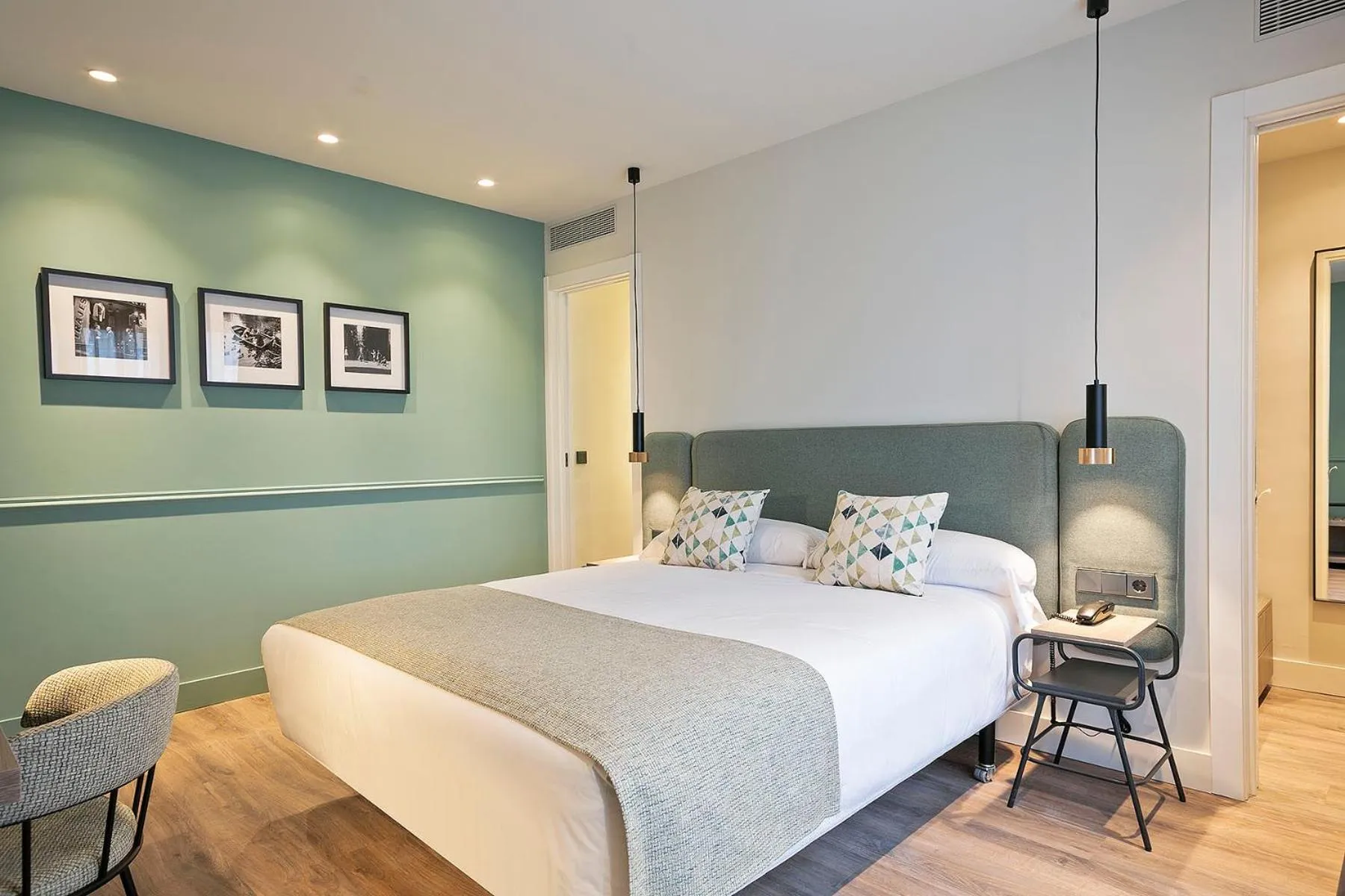 Bed in Hotel Via Augusta