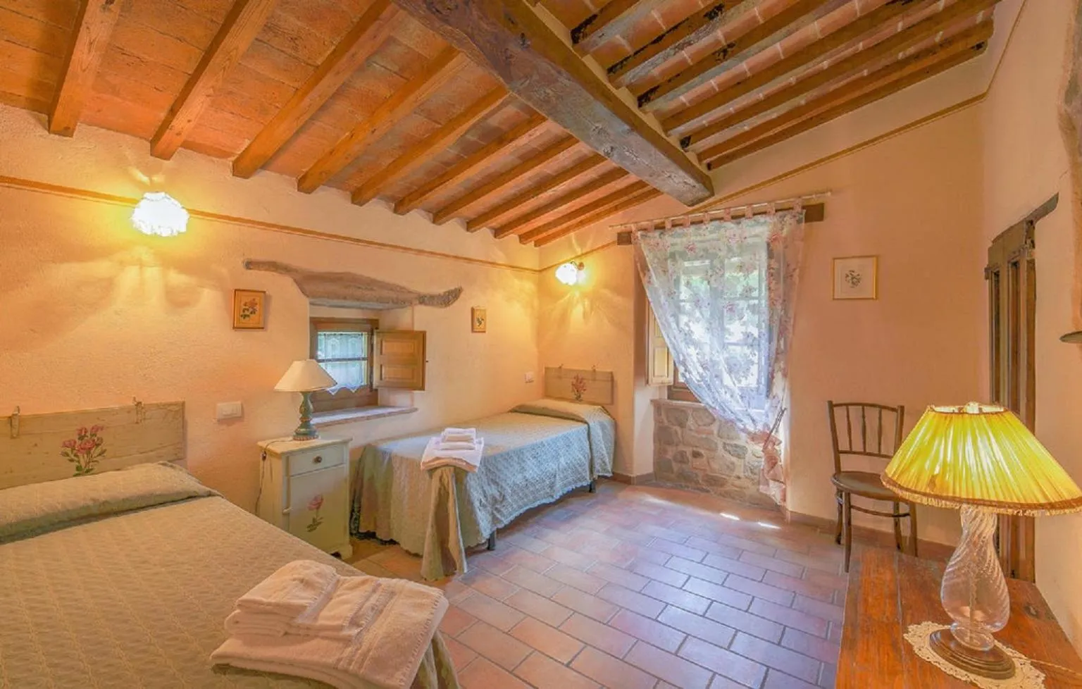 Bed in Casale il Gelso by VacaVilla