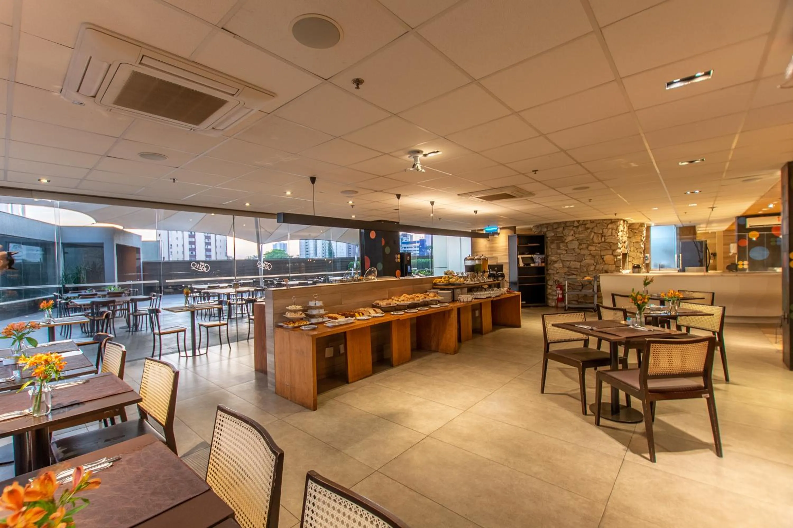 Restaurant/places to eat in Quality Hotel Pampulha & Convention Center