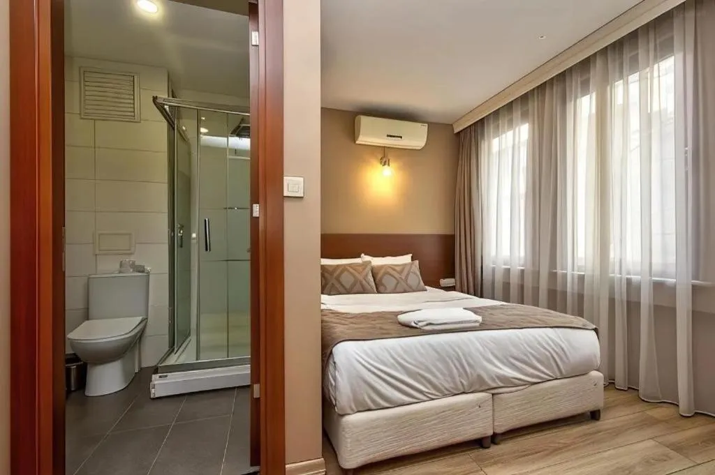Shower in Wide Suites Taksim