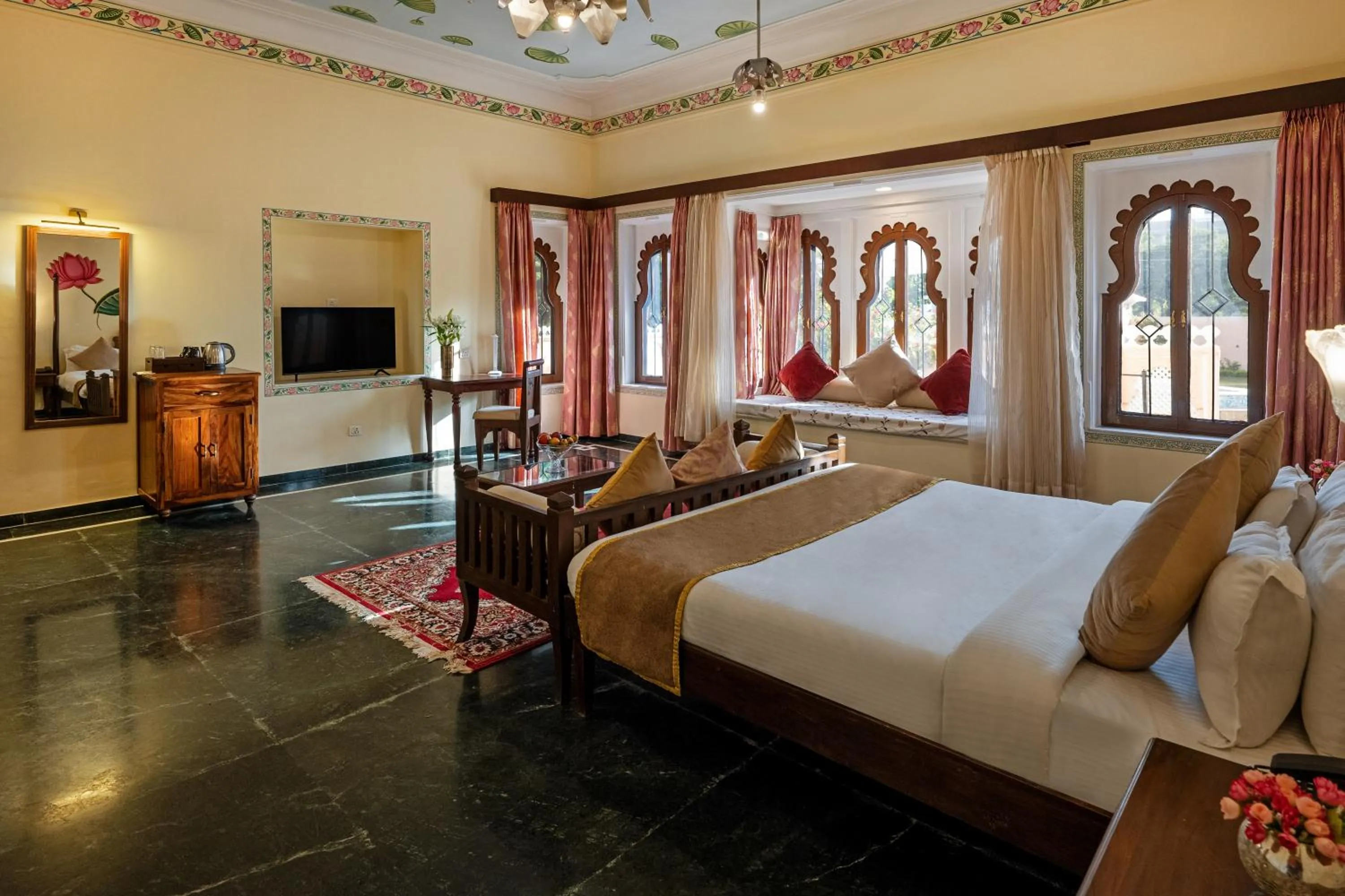 Living room, Bed in Sterling Jaisinghgarh Udaipur
