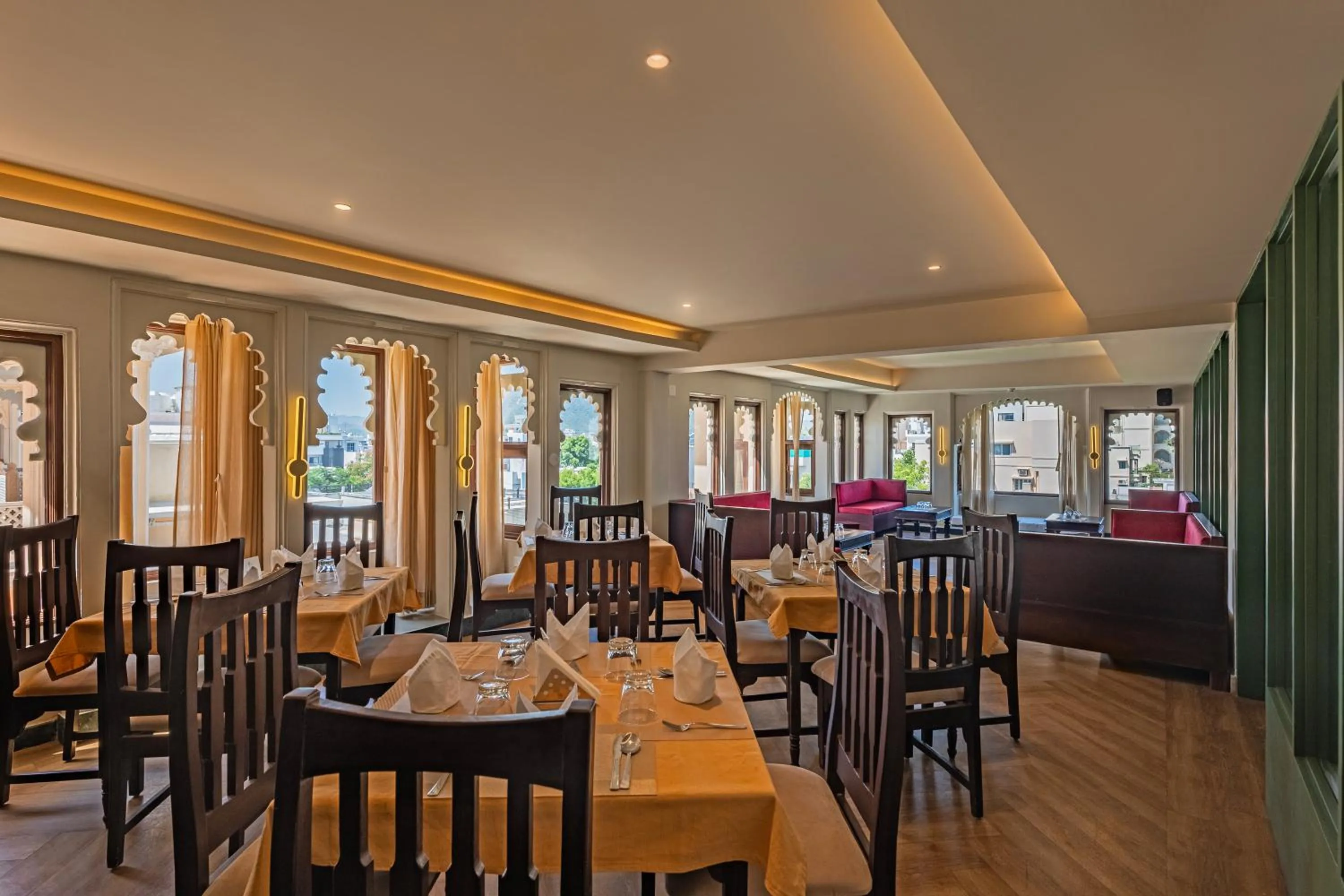 Restaurant/places to eat in Sterling Jaisinghgarh Udaipur