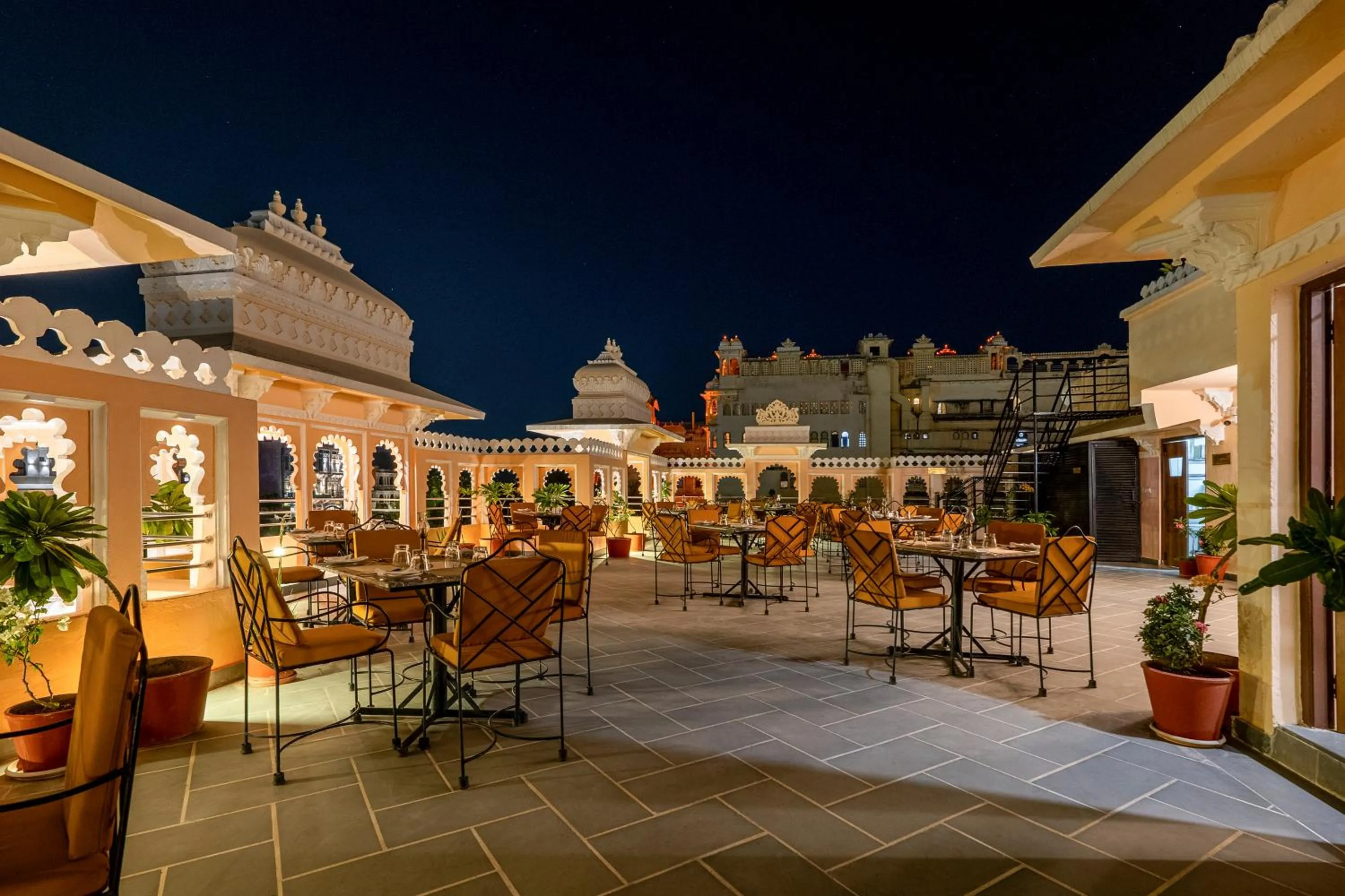 Restaurant/places to eat in Sterling Jaisinghgarh Udaipur