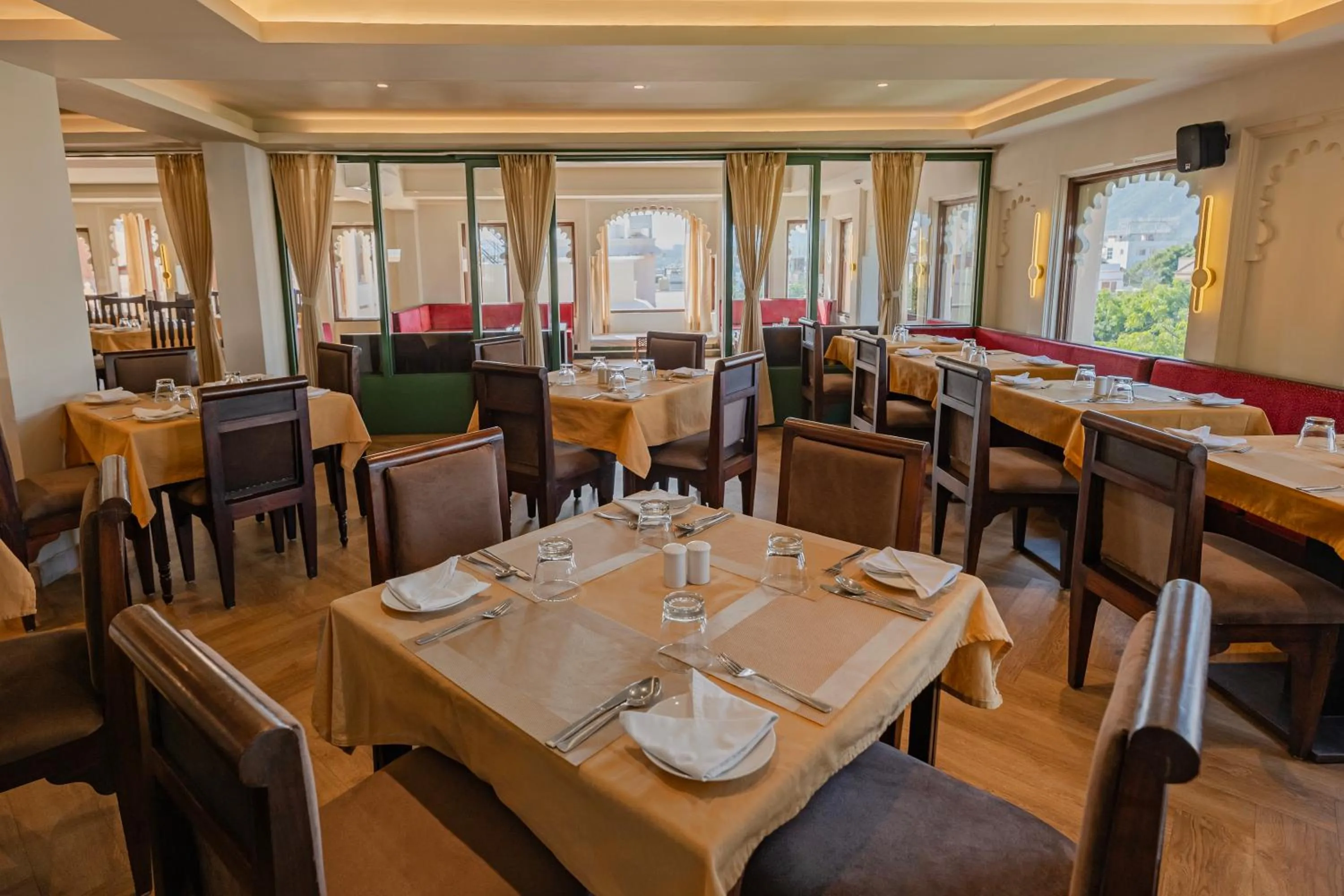 Restaurant/places to eat in Sterling Jaisinghgarh Udaipur