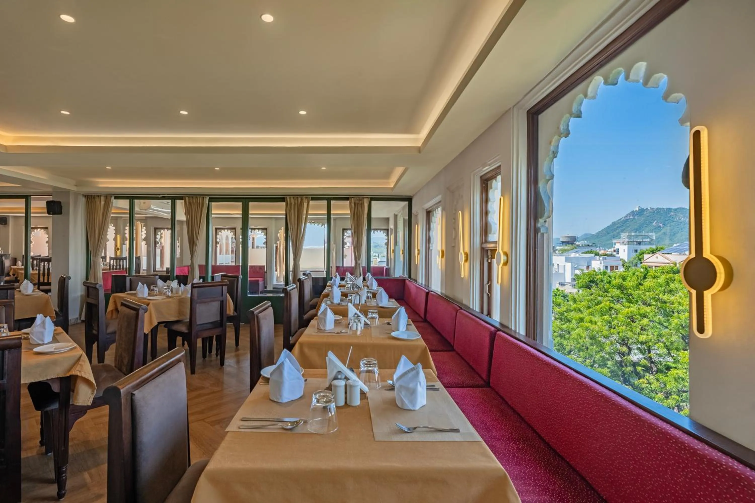 Restaurant/places to eat in Sterling Jaisinghgarh Udaipur