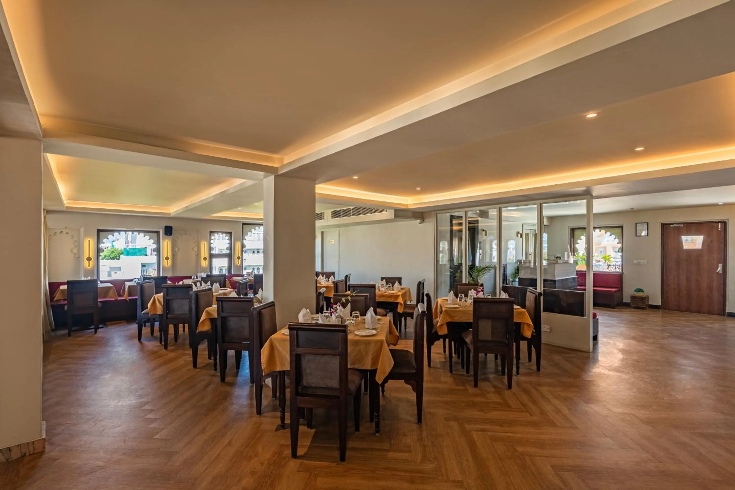 Restaurant/places to eat in Sterling Jaisinghgarh Udaipur