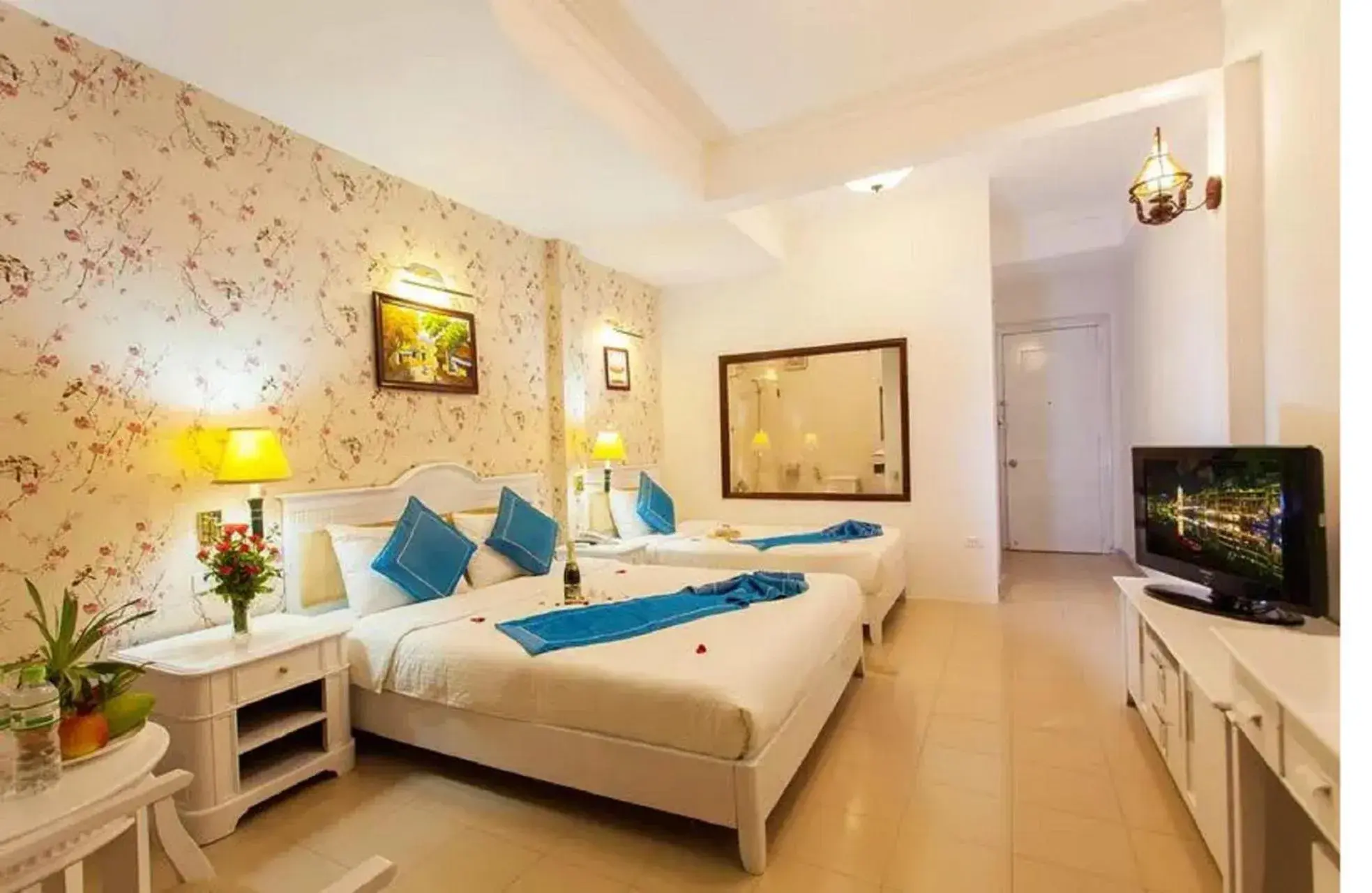 Family Room with Balcony in Hanoi Jade Hostel Family Room with Balcony in Hanoi Jade Hostel