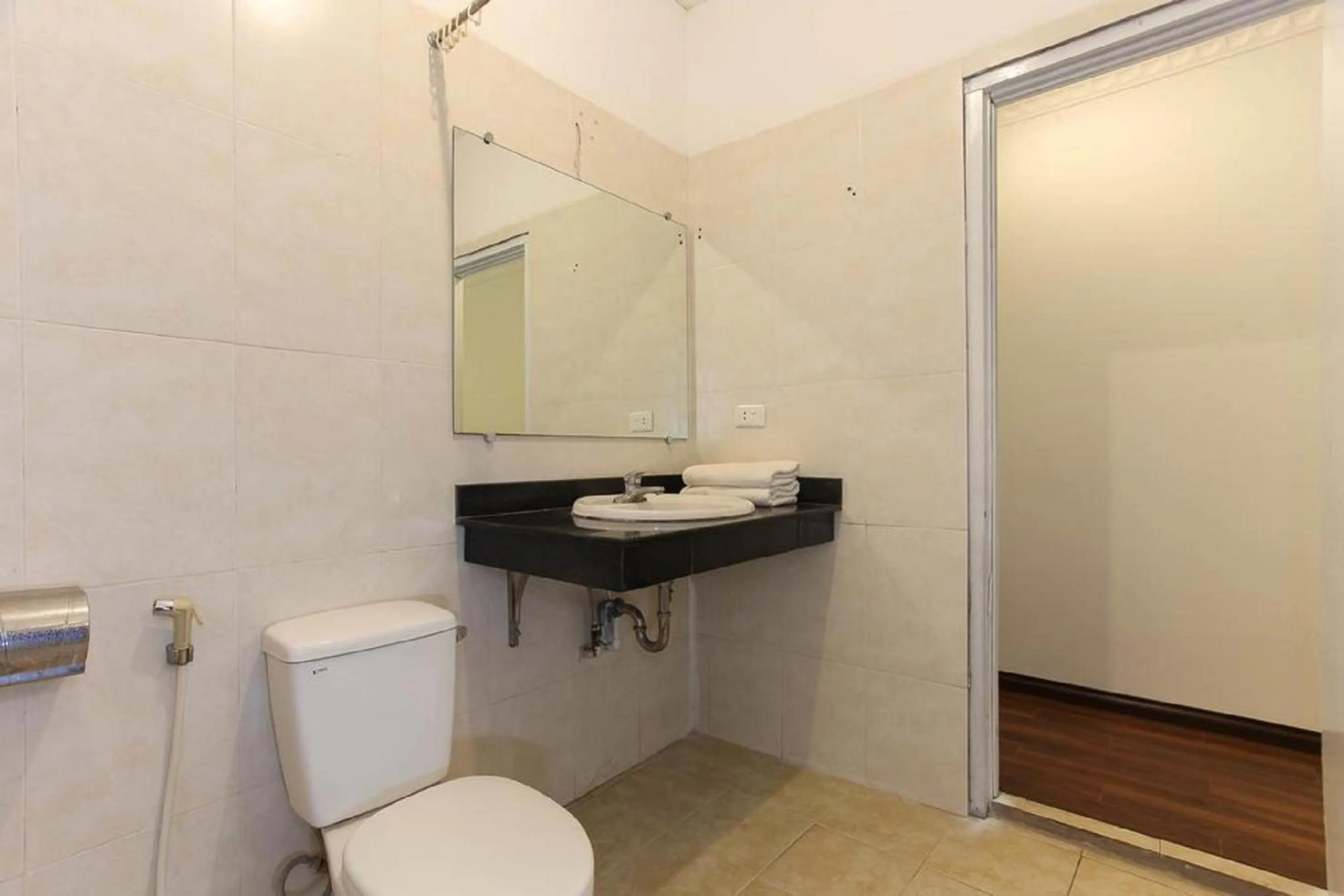 Toilet in Hanoi Jade Hostel