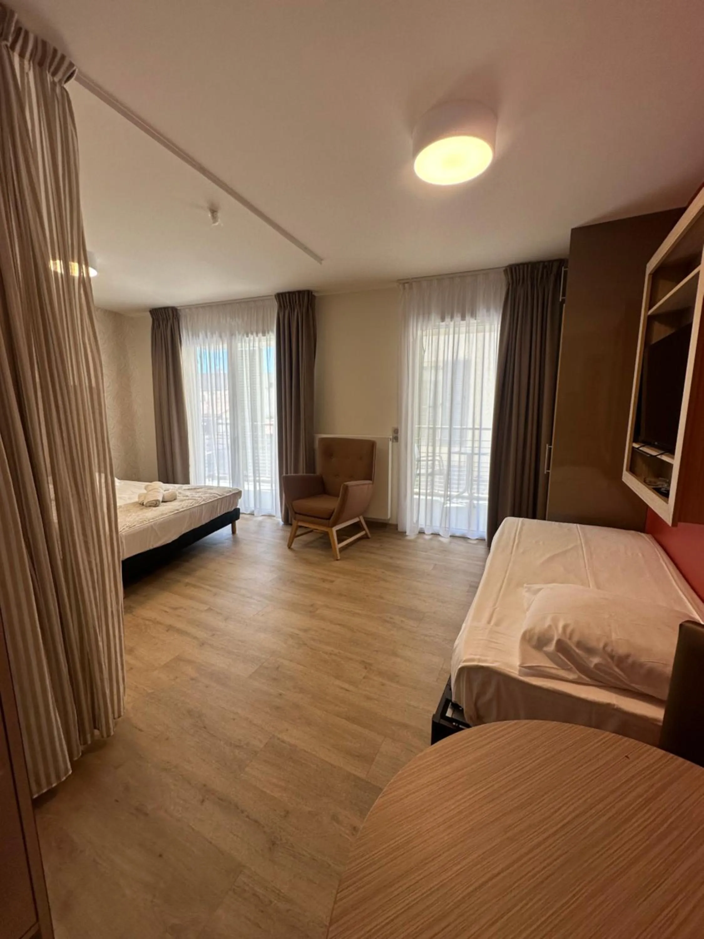 Photo of the whole room, Bed in ZENAO Fréjus