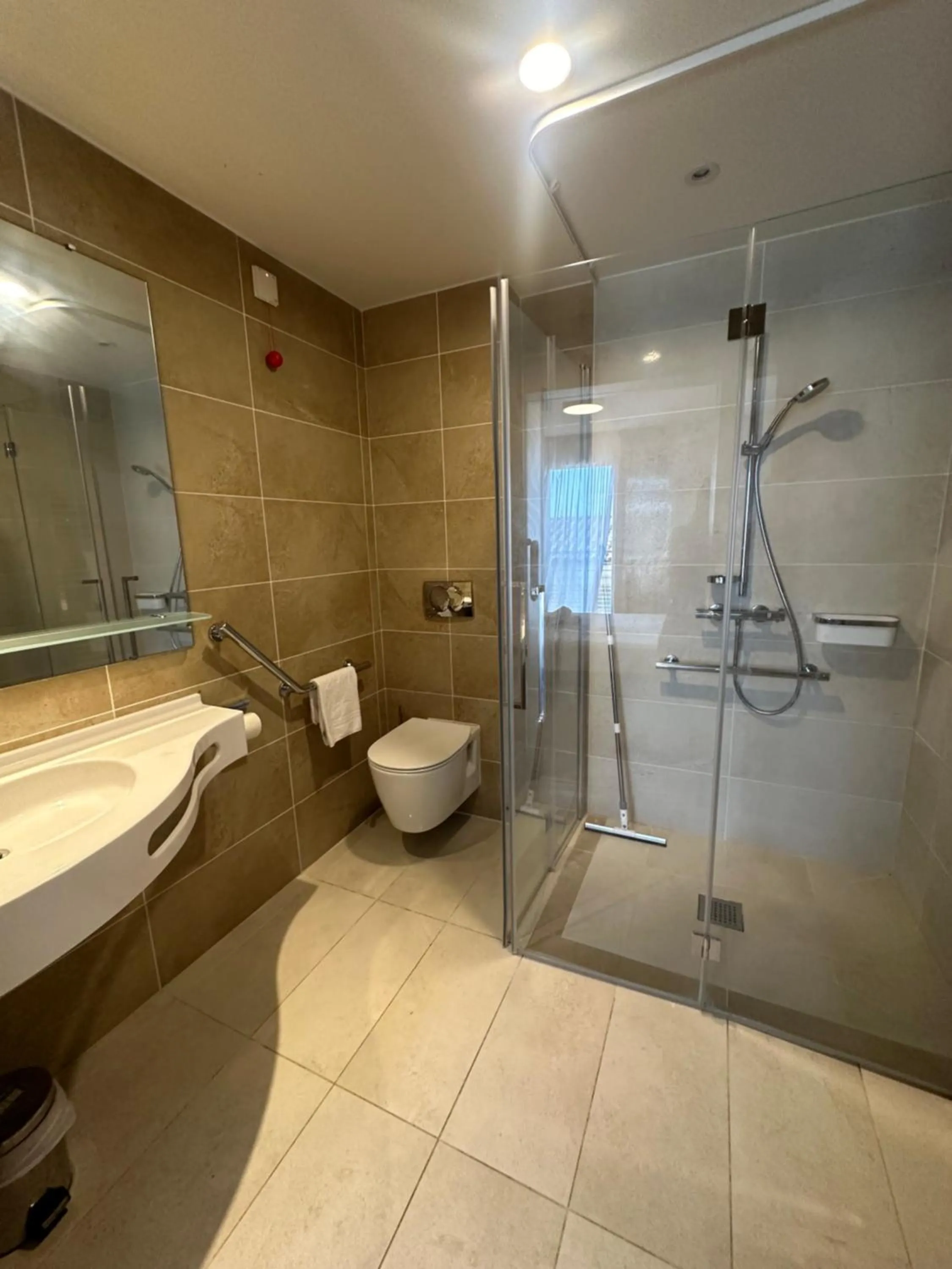 Shower in ZENAO Fréjus