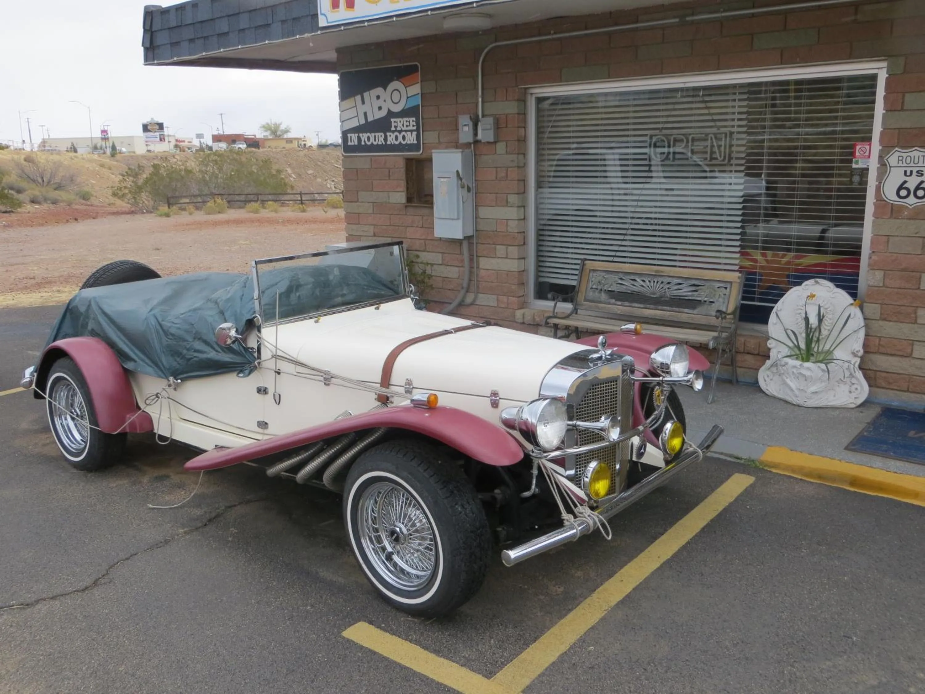 Day in El Trovatore Motel