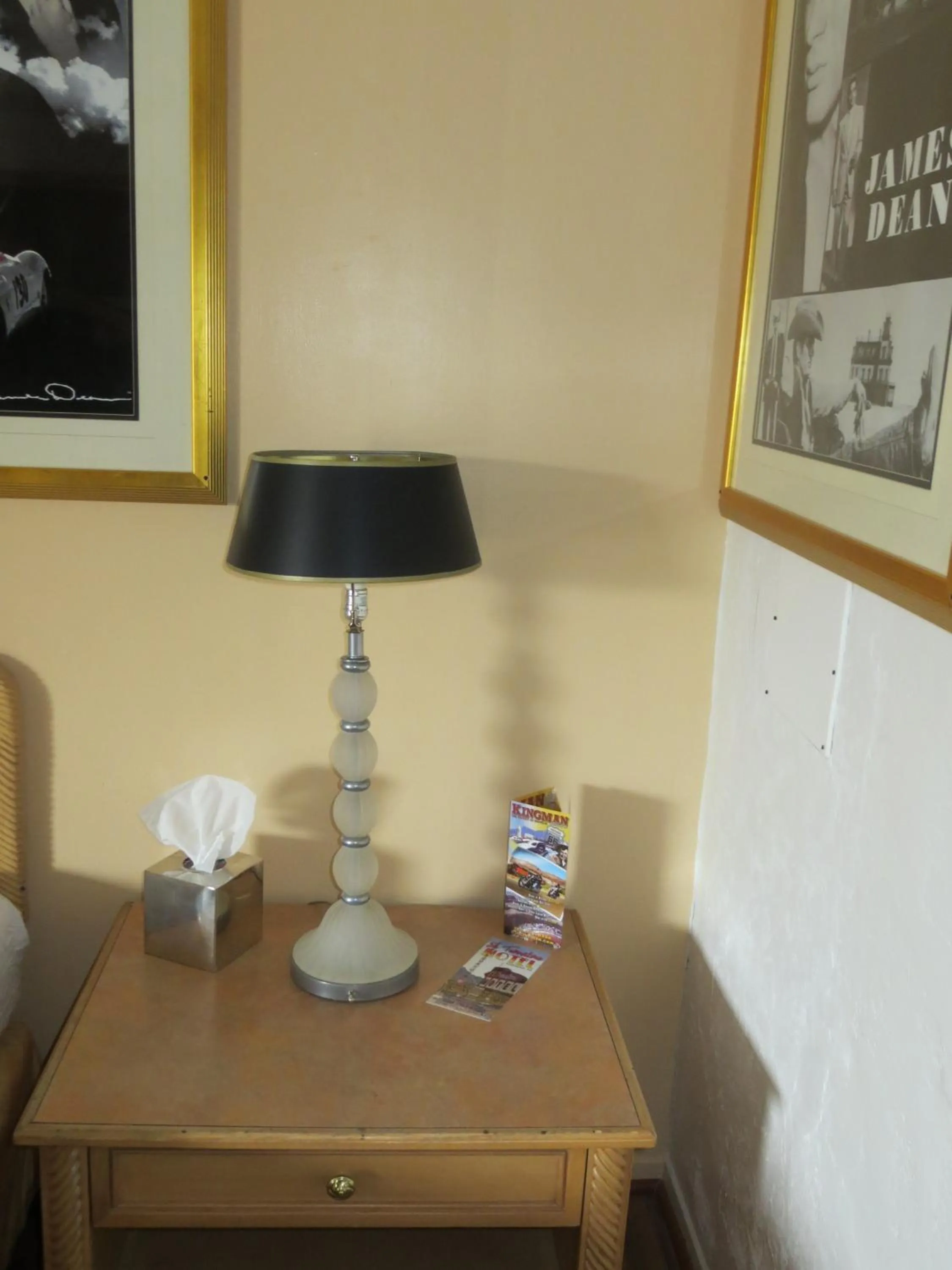 Decorative detail in El Trovatore Motel