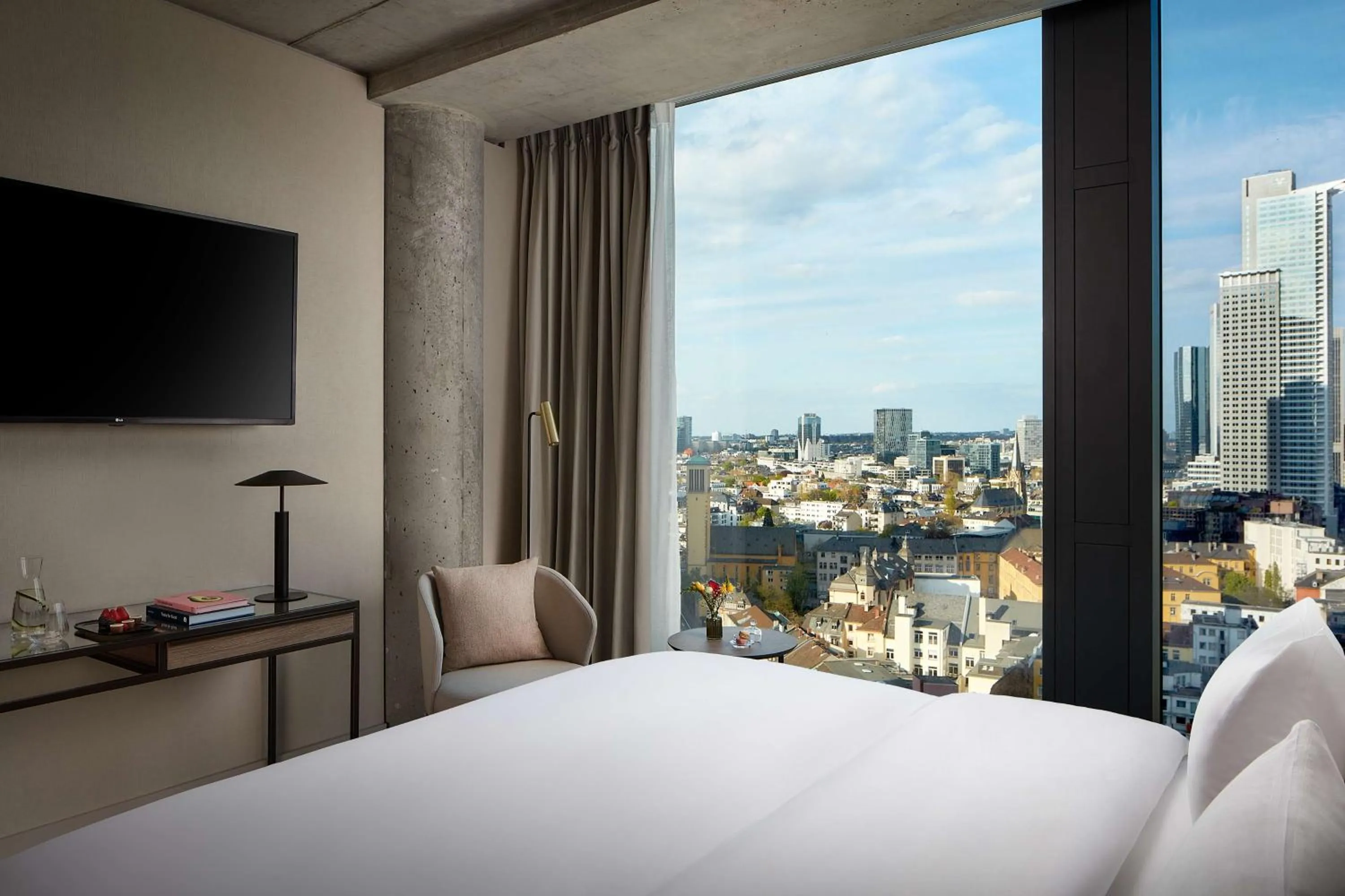 Bedroom, Bed in NH Collection Frankfurt Spin Tower